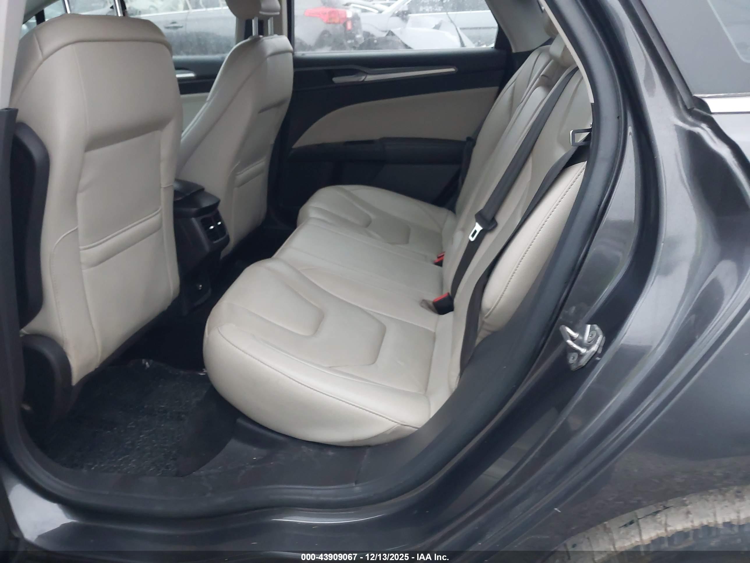 FORD FUSION image 8
