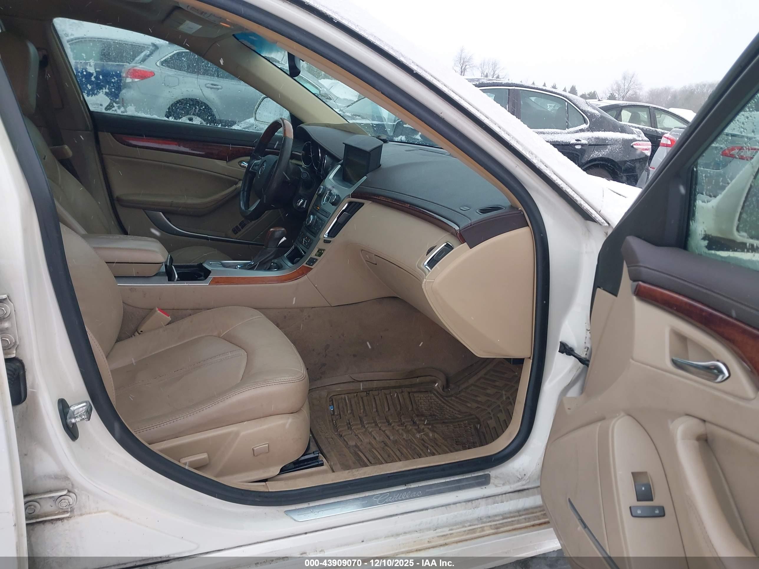 CADILLAC CTS image 5