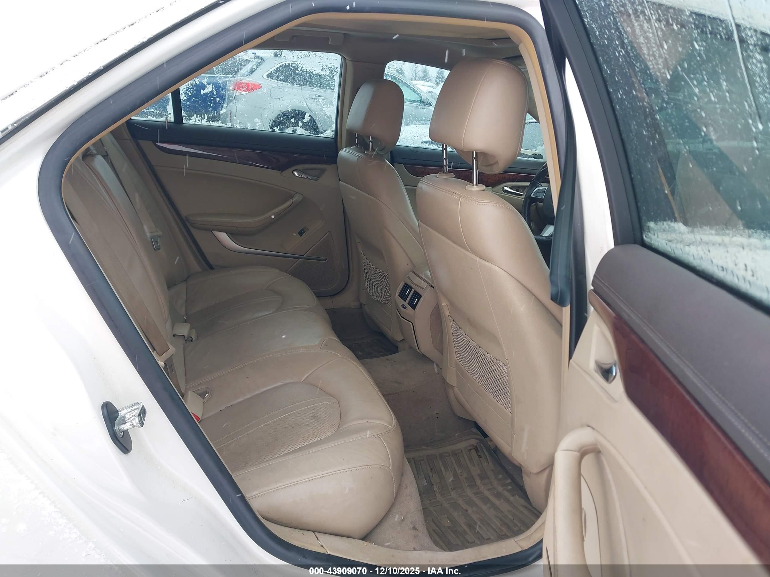 CADILLAC CTS image 8