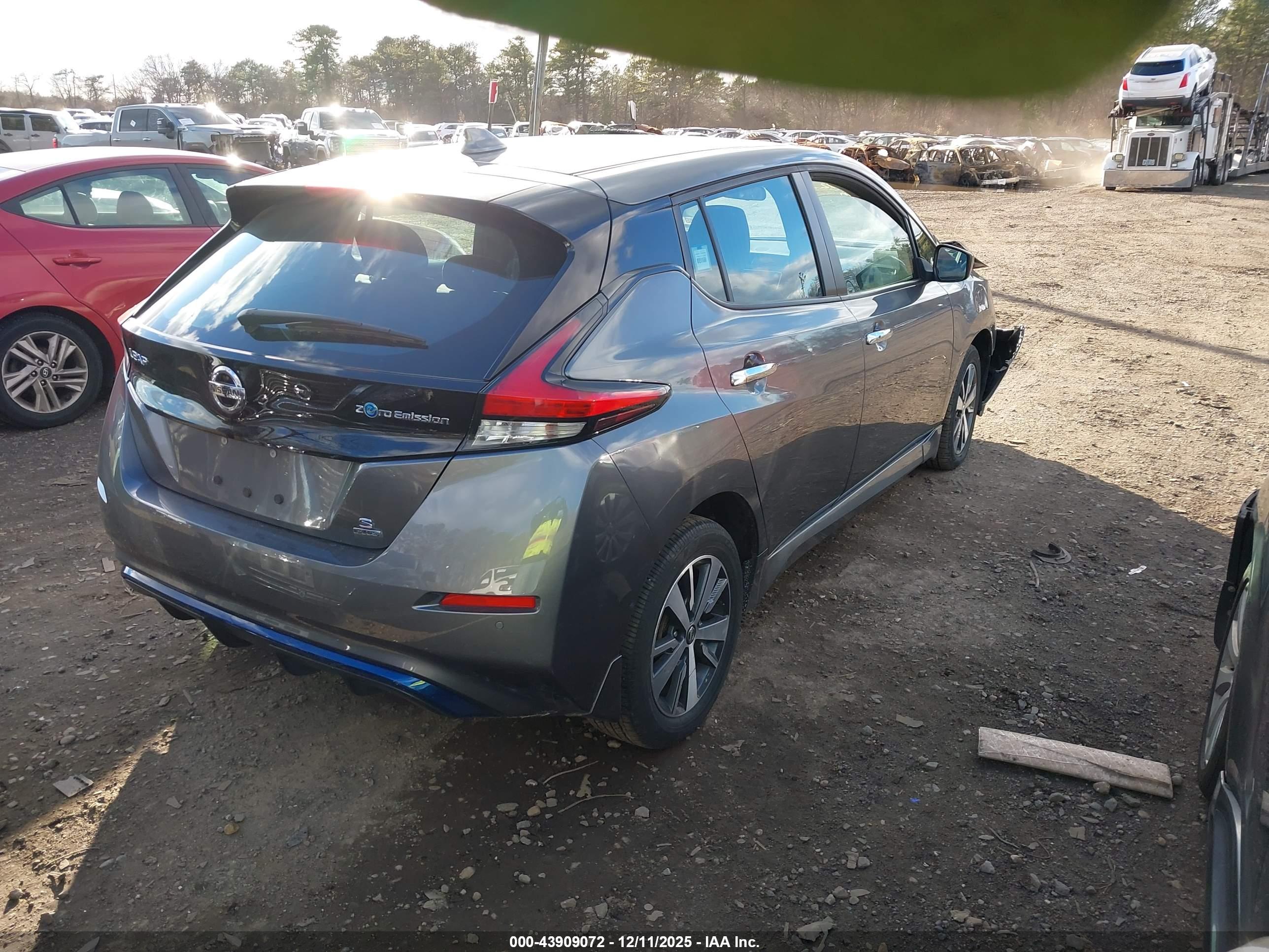 NISSAN LEAF image 4