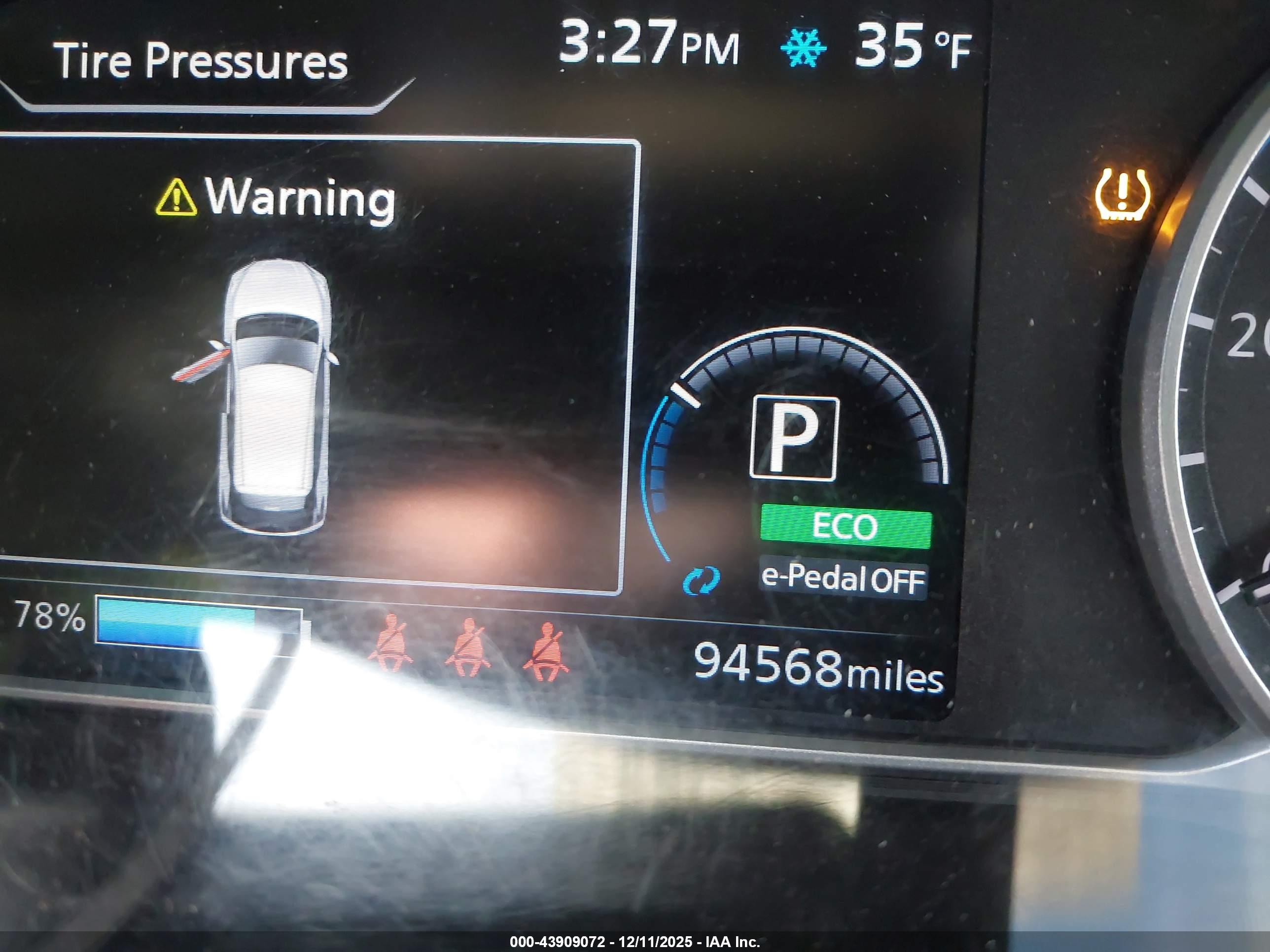 NISSAN LEAF image 7