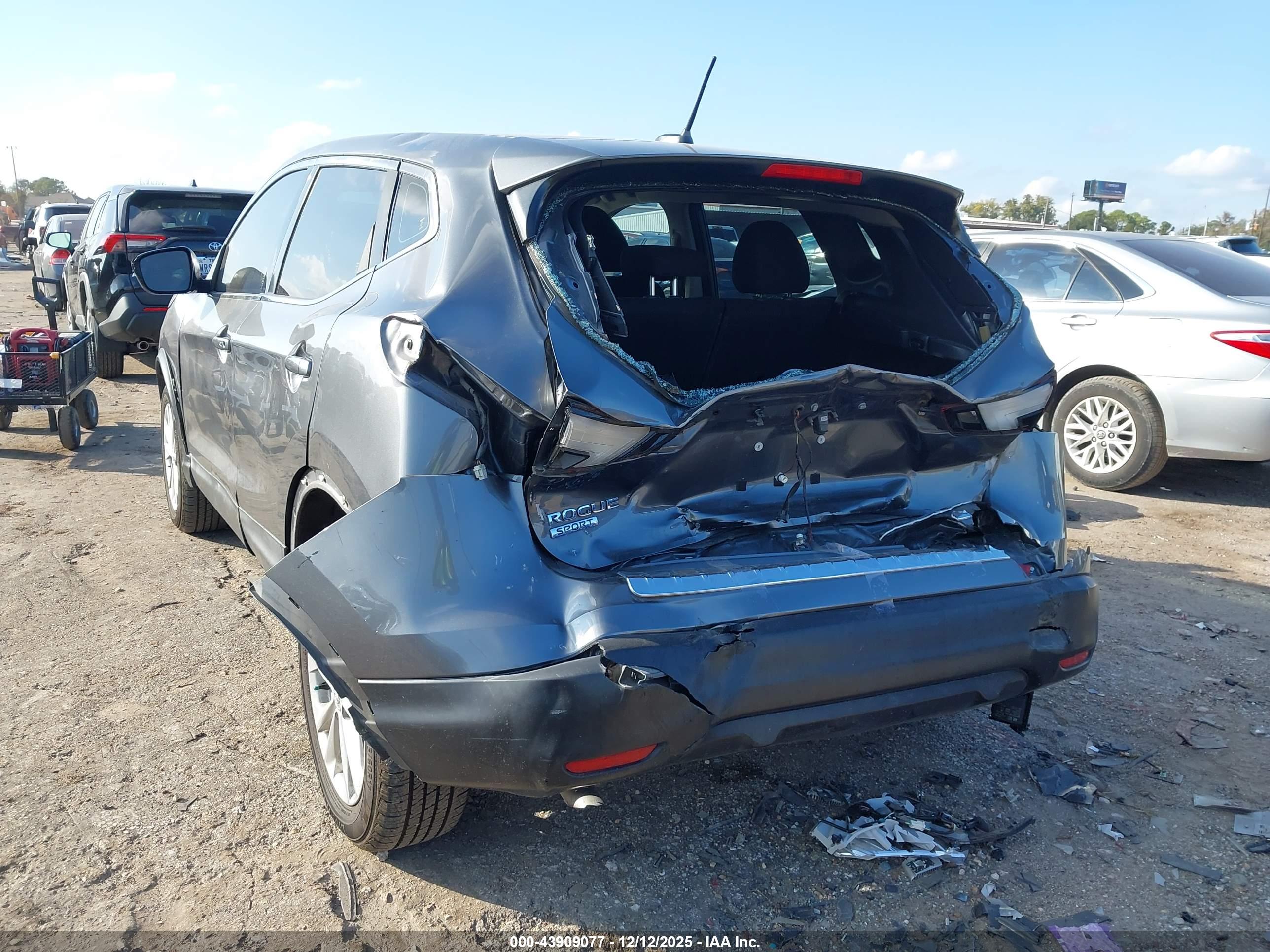 NISSAN ROGUE image 6