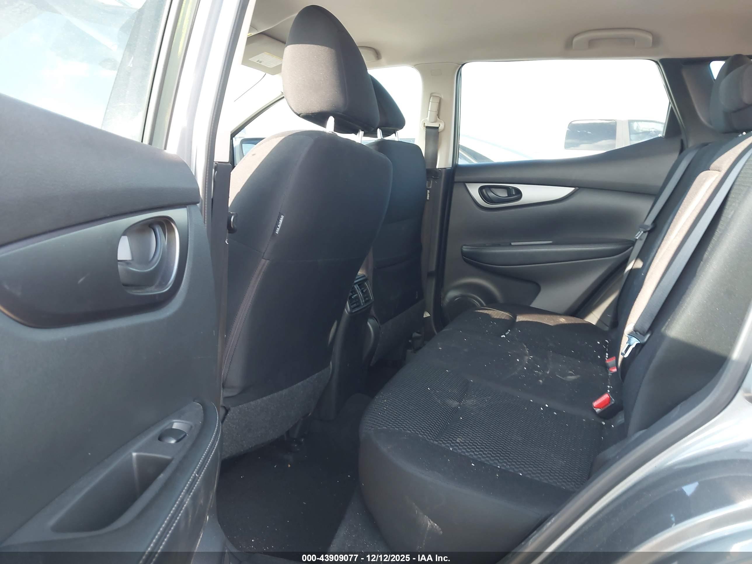 NISSAN ROGUE image 8