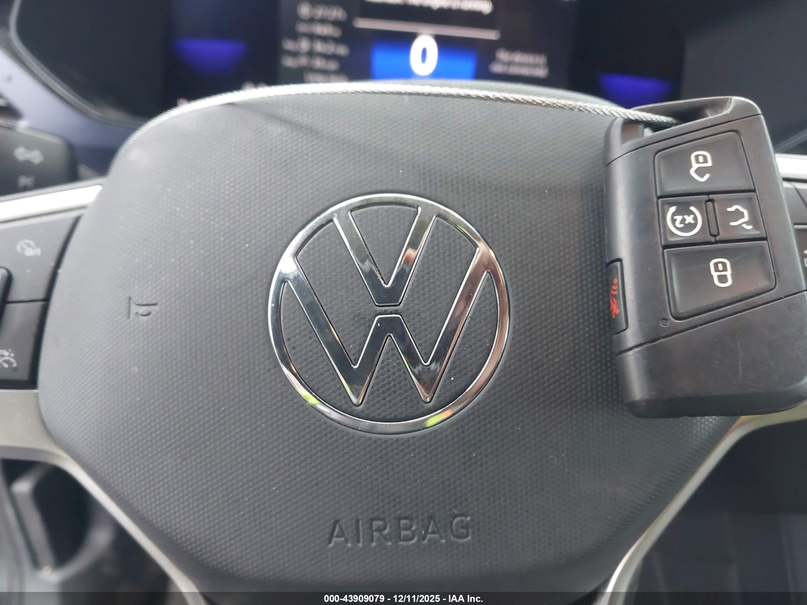 VOLKSWAGEN TAOS image 11