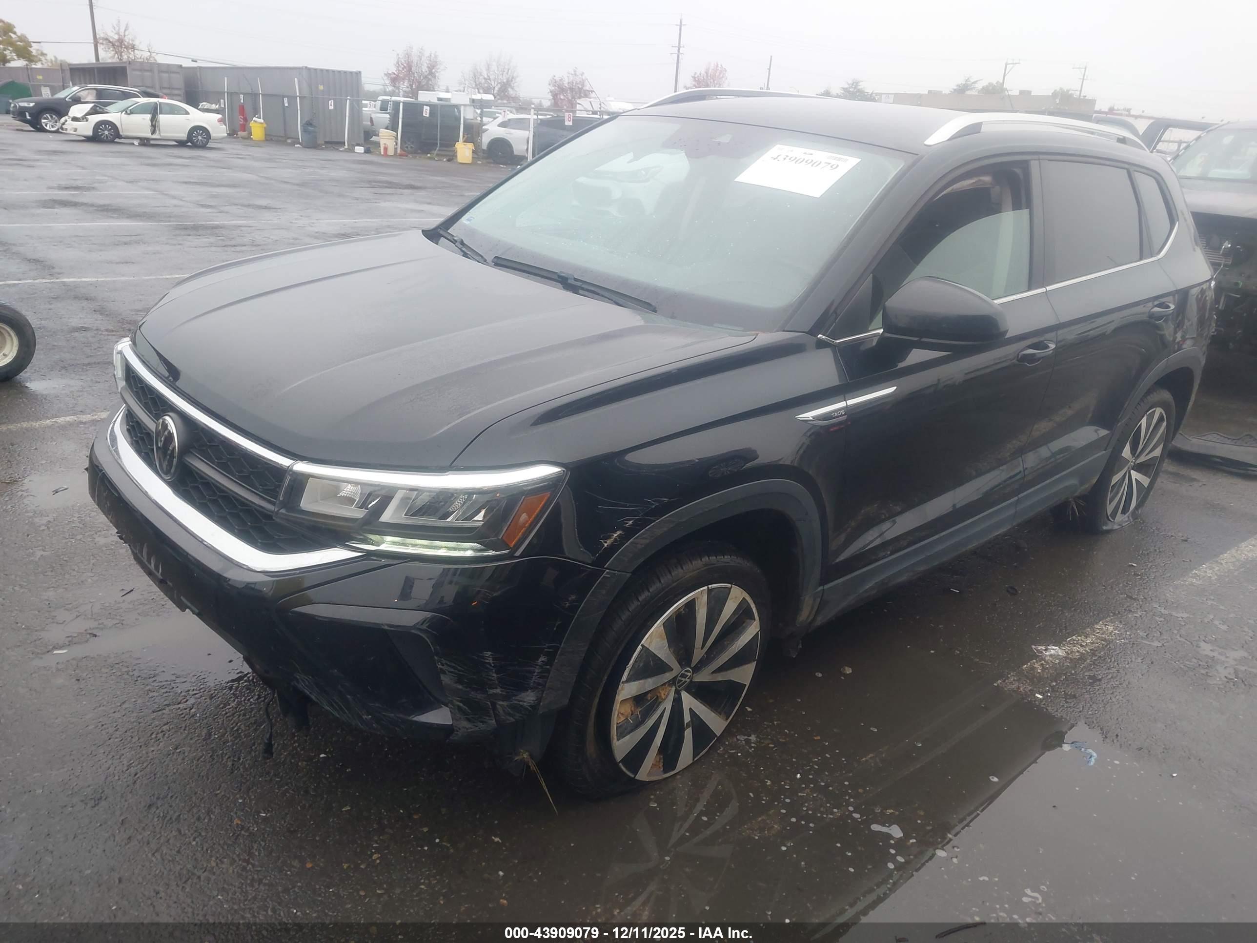 VOLKSWAGEN TAOS image 2