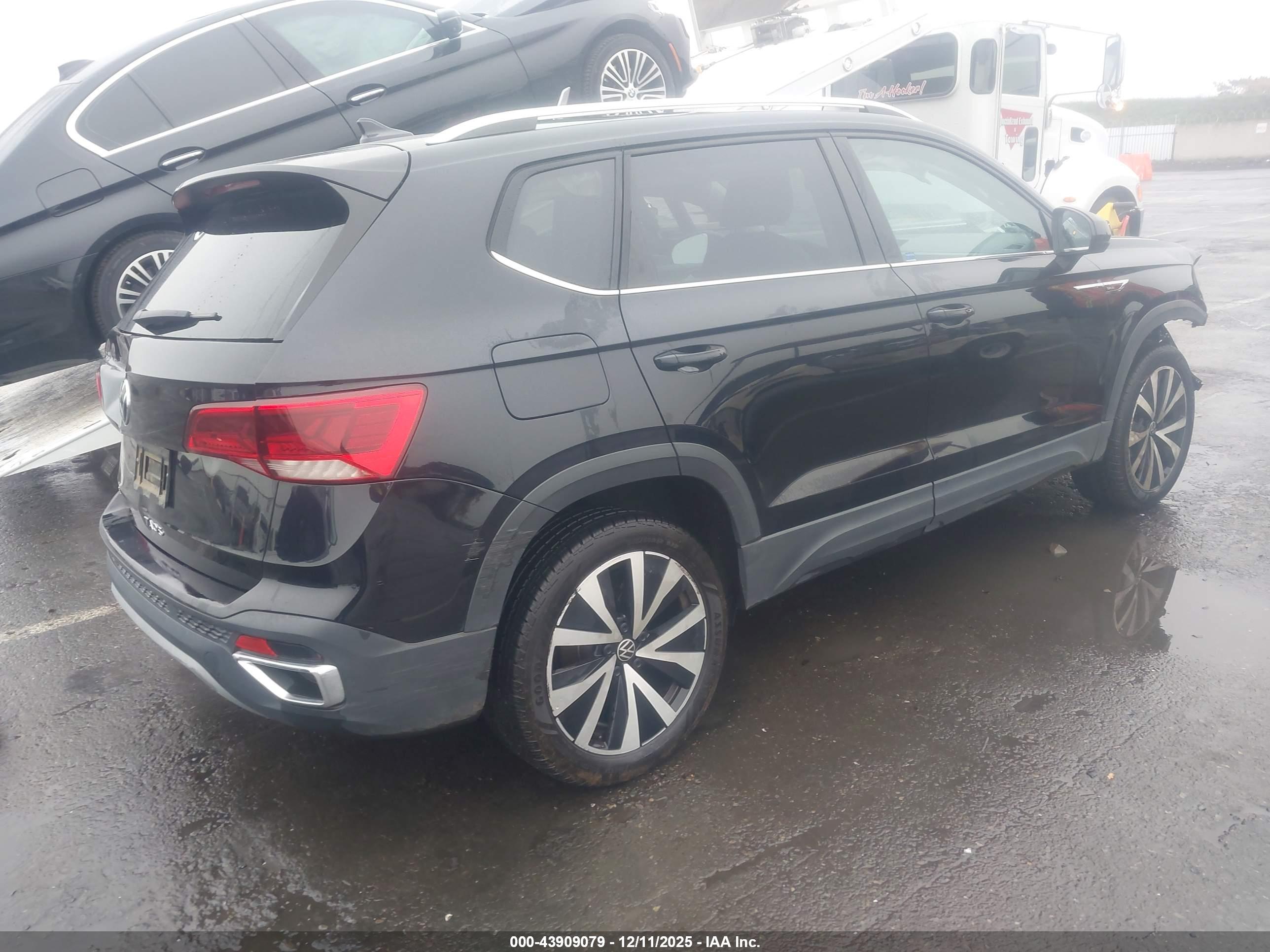 VOLKSWAGEN TAOS image 4