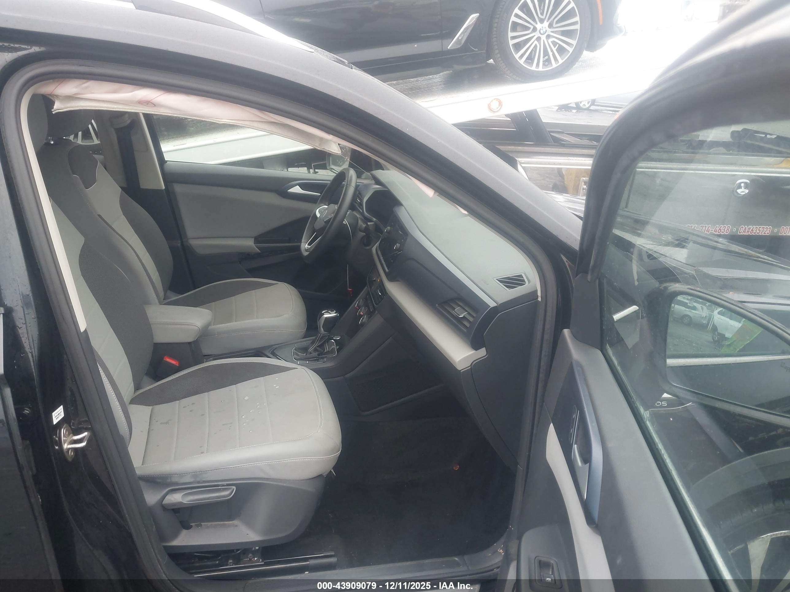 VOLKSWAGEN TAOS image 5