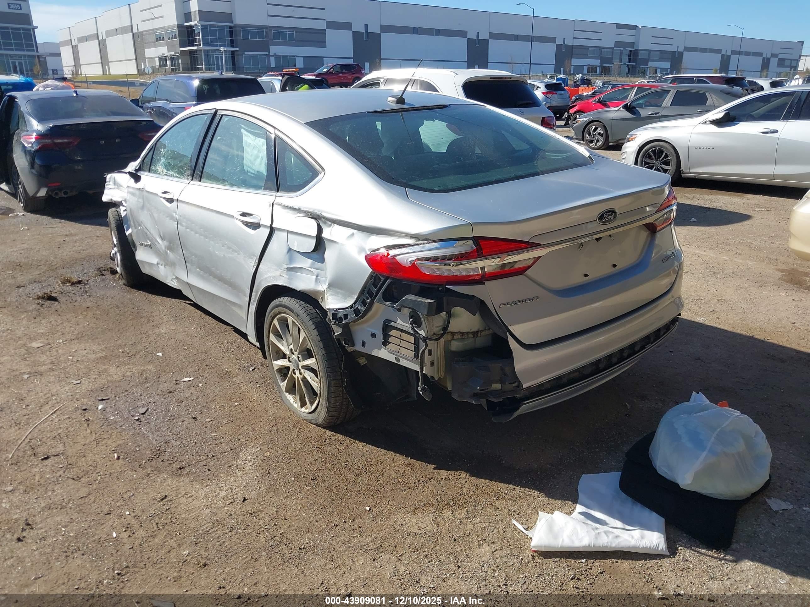 FORD FUSION image 3
