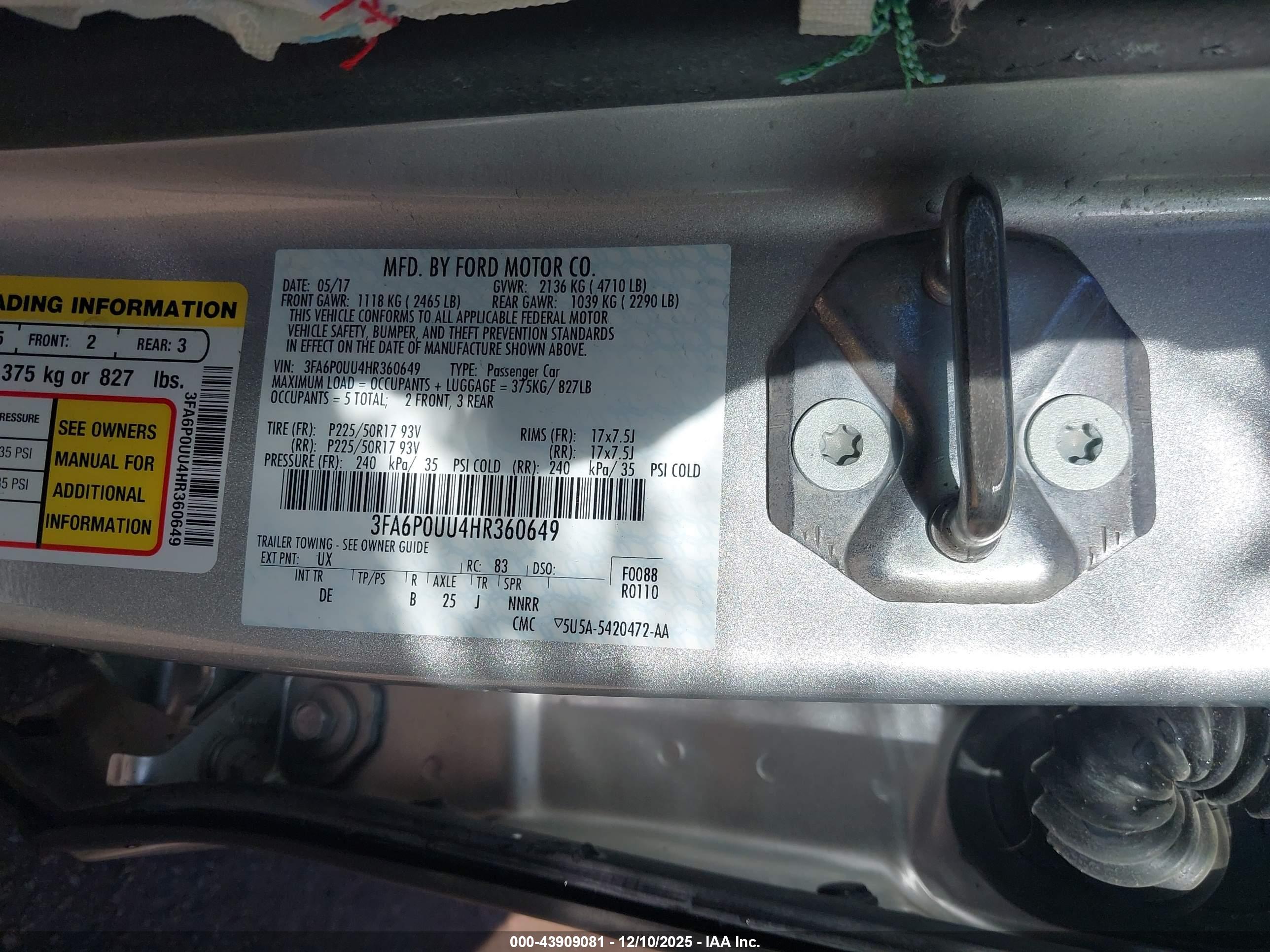 FORD FUSION image 9