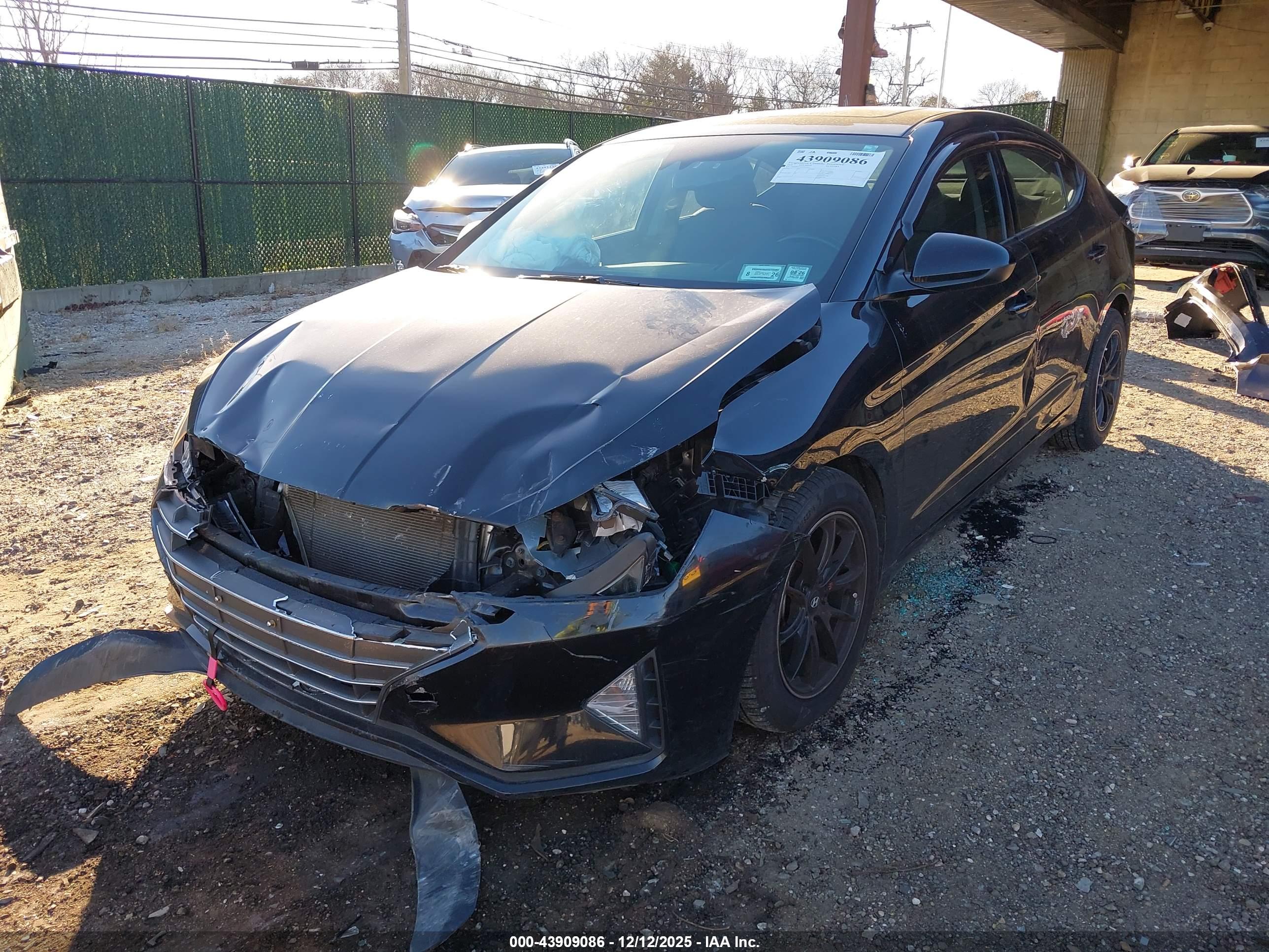 HYUNDAI ELANTRA image 2