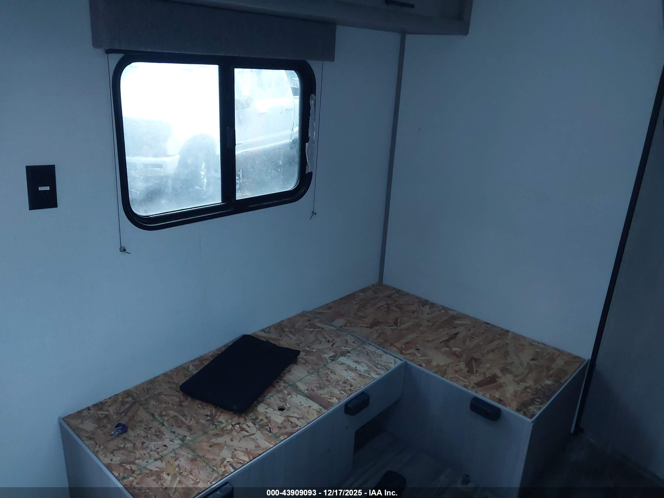 COLEMAN LTRNLT17R image 8