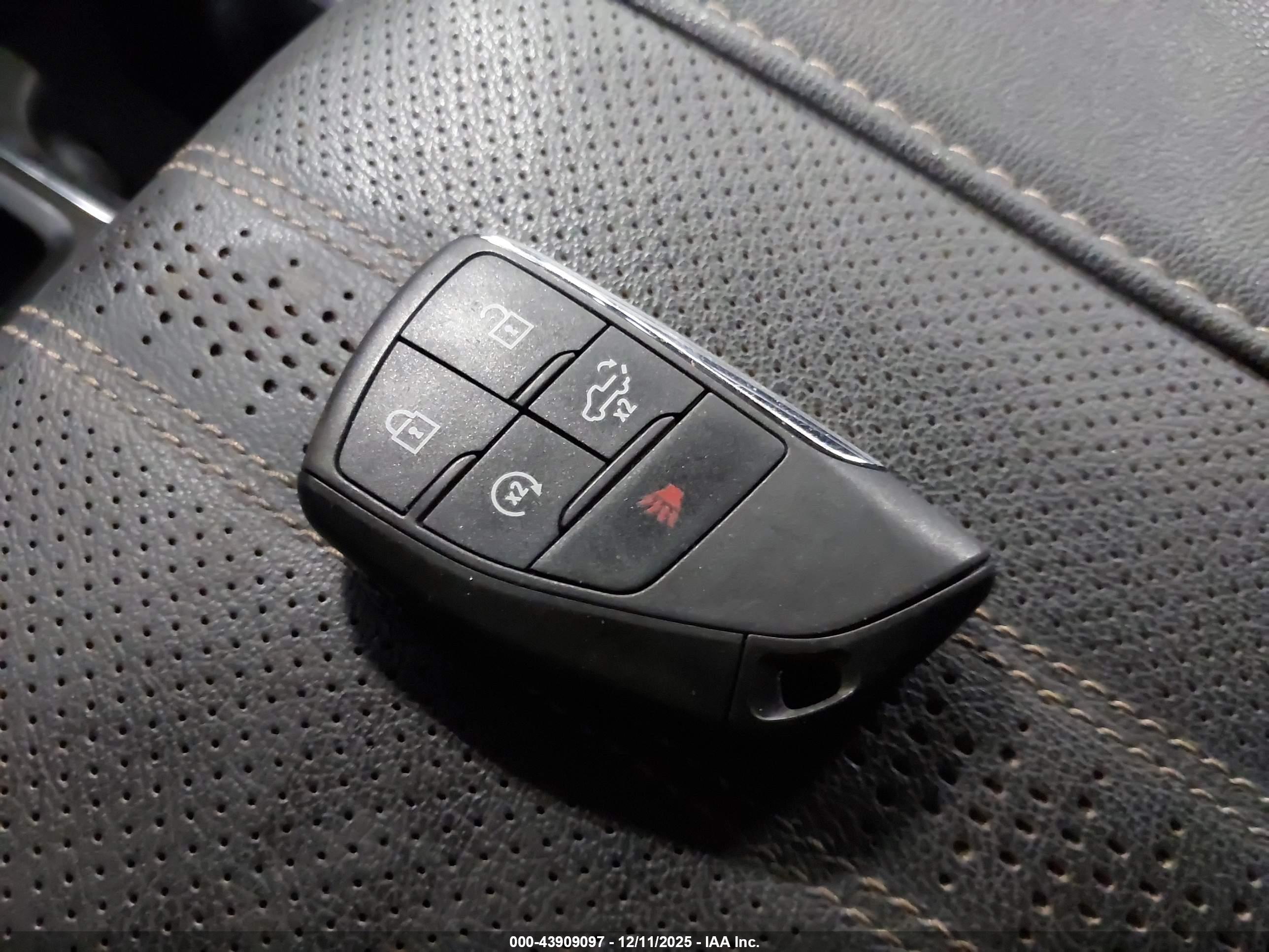 CHEVROLET SILVERADO image 11