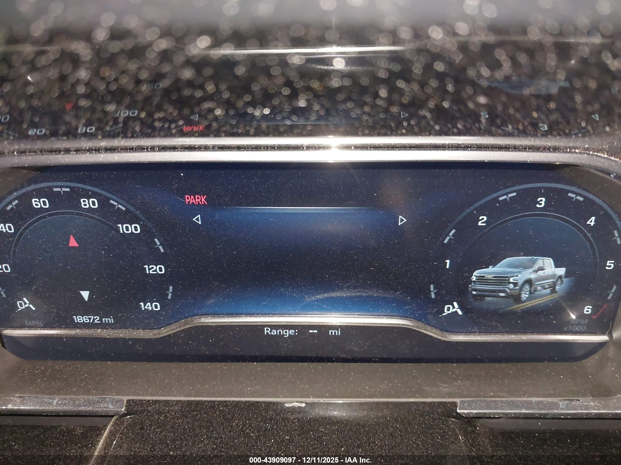 CHEVROLET SILVERADO image 7