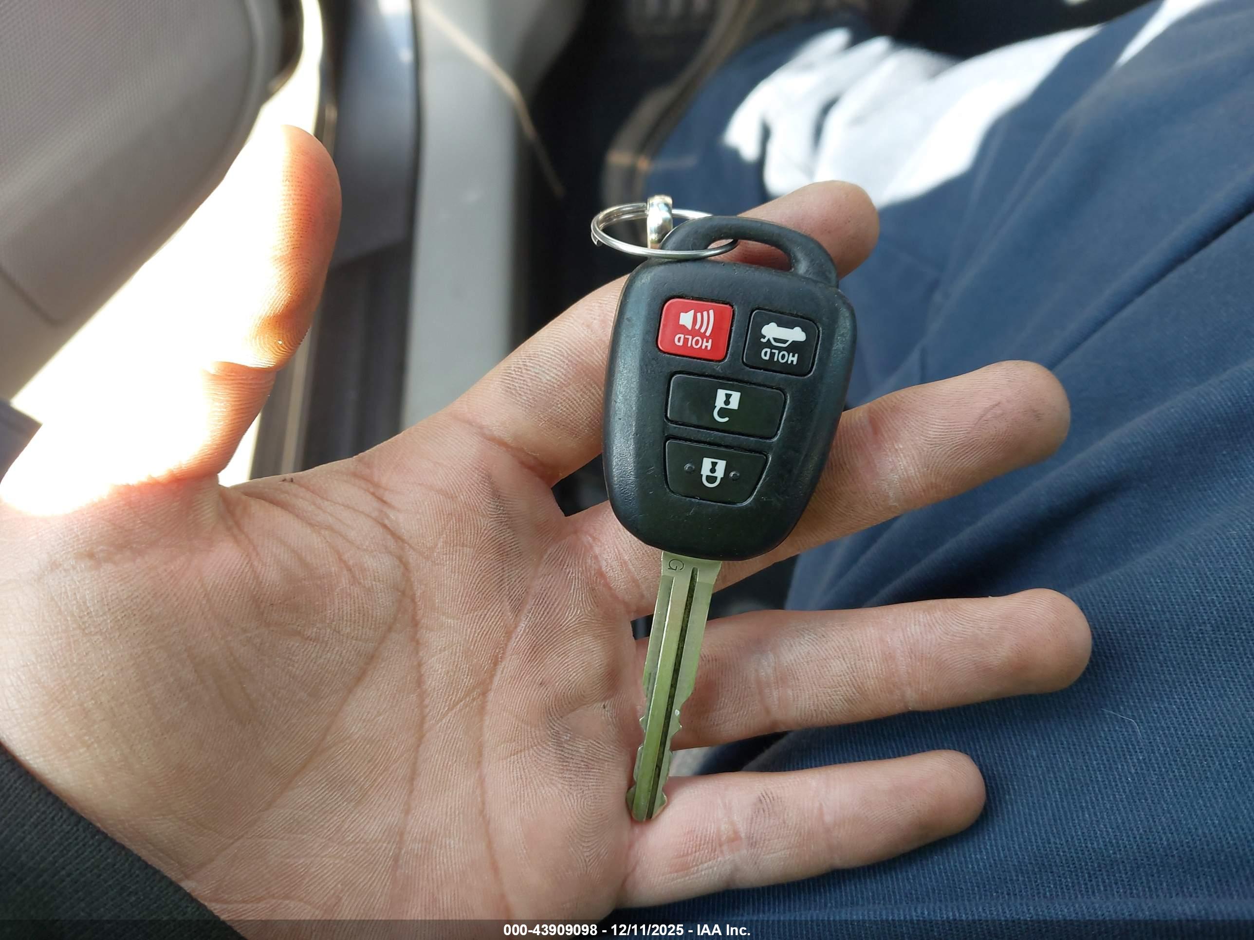 TOYOTA CAMRY image 11