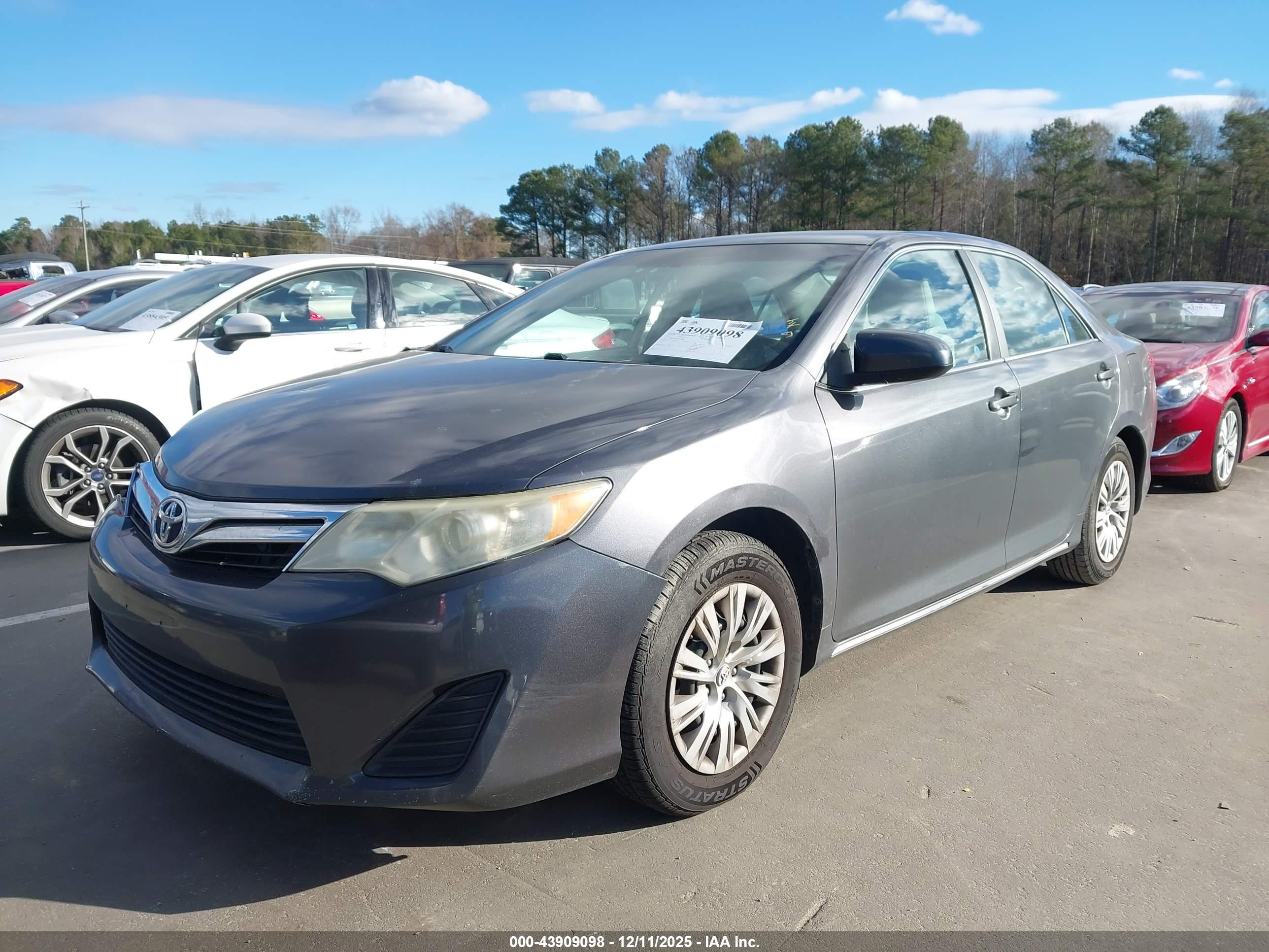 TOYOTA CAMRY image 2
