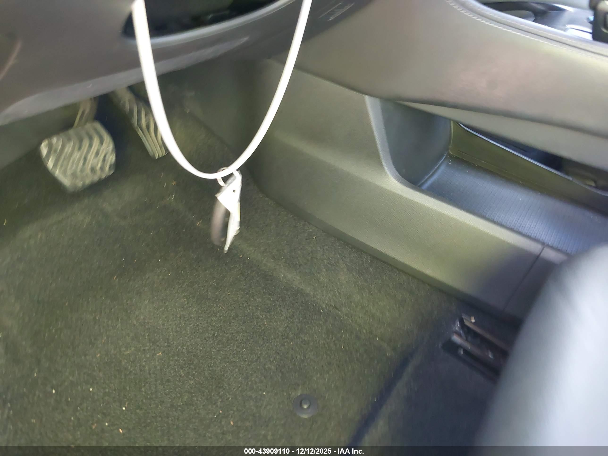 NISSAN ROGUE image 11