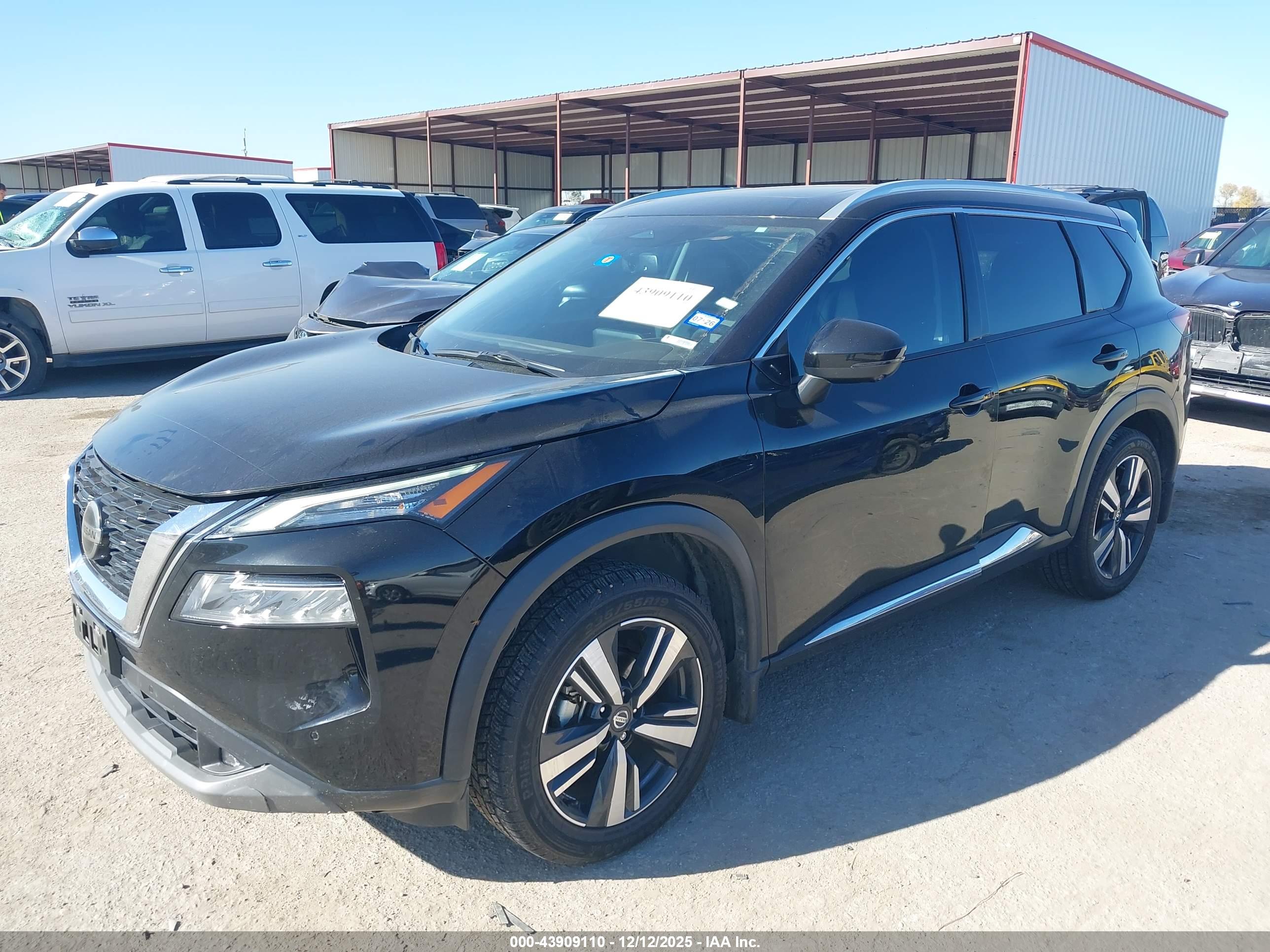 NISSAN ROGUE image 2