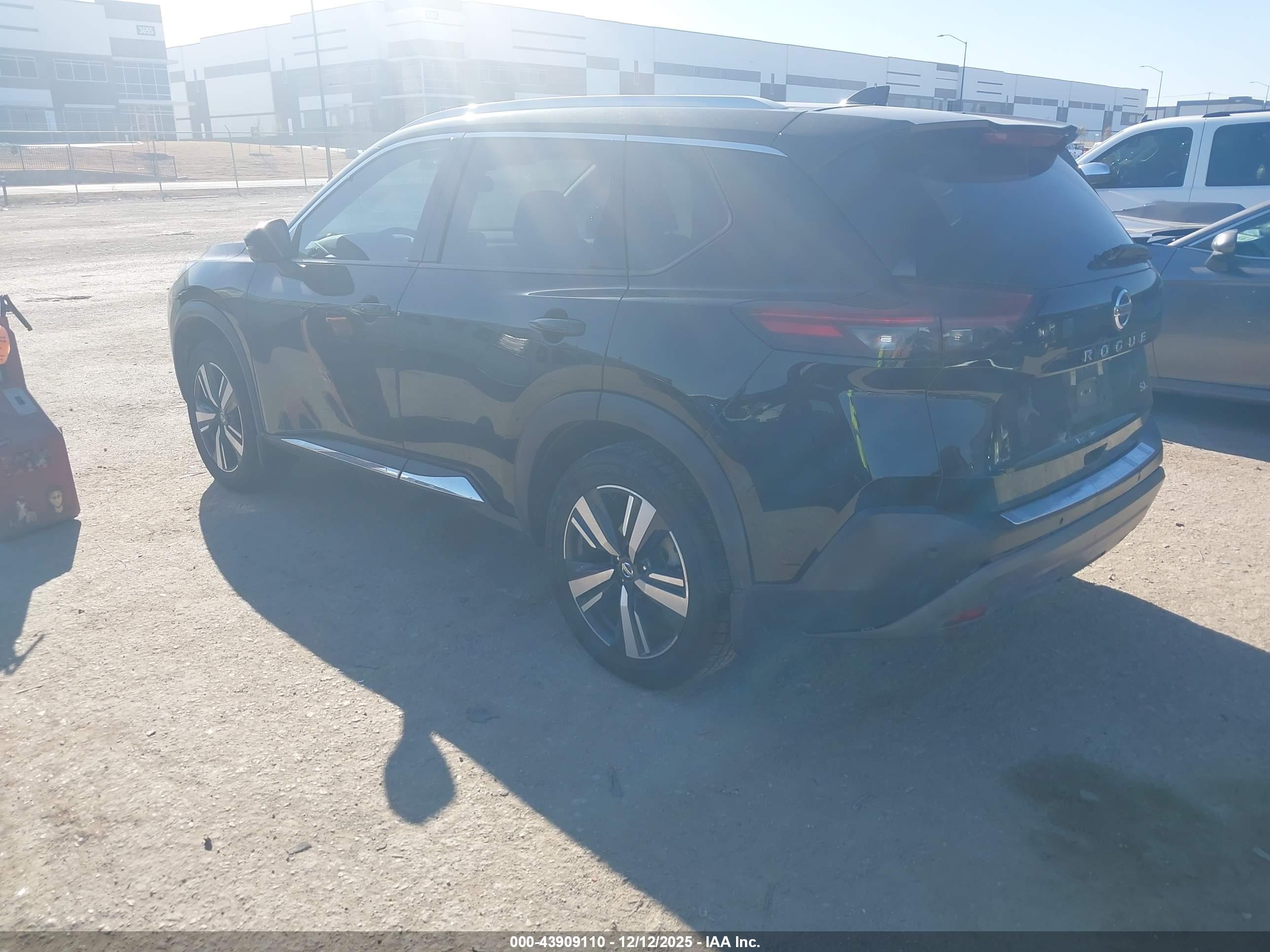NISSAN ROGUE image 3