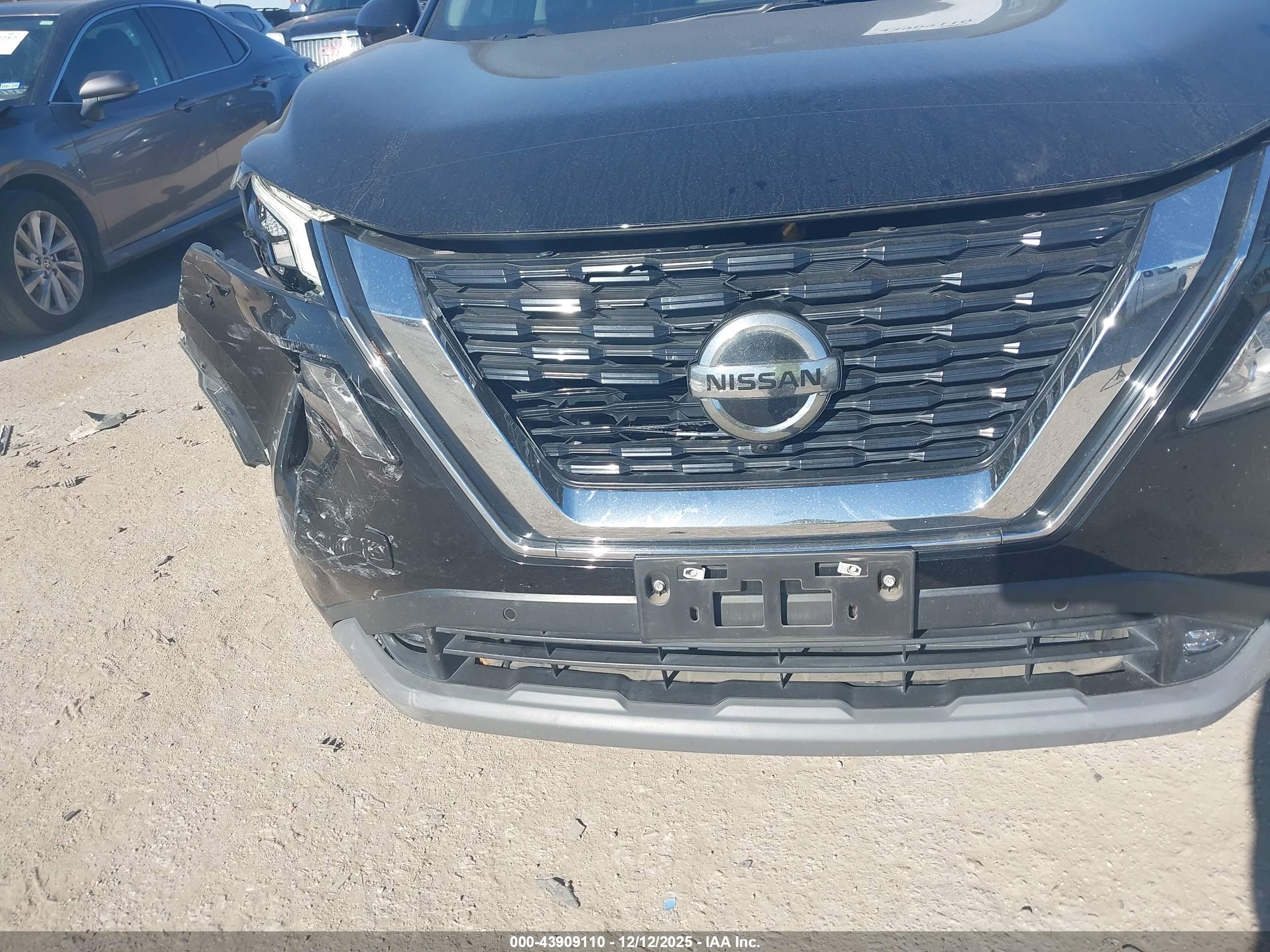 NISSAN ROGUE image 6