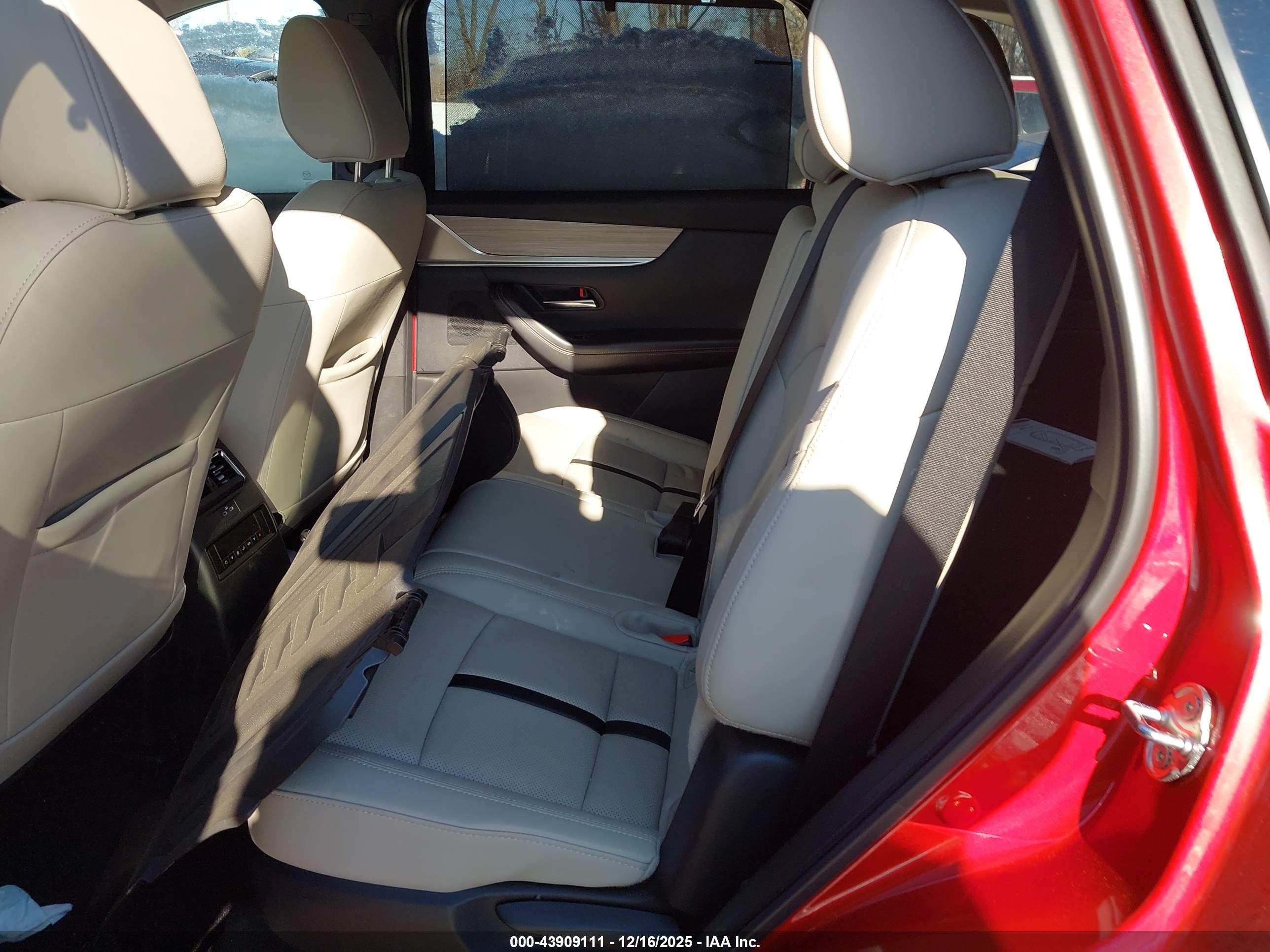 MAZDA CX-70 image 8