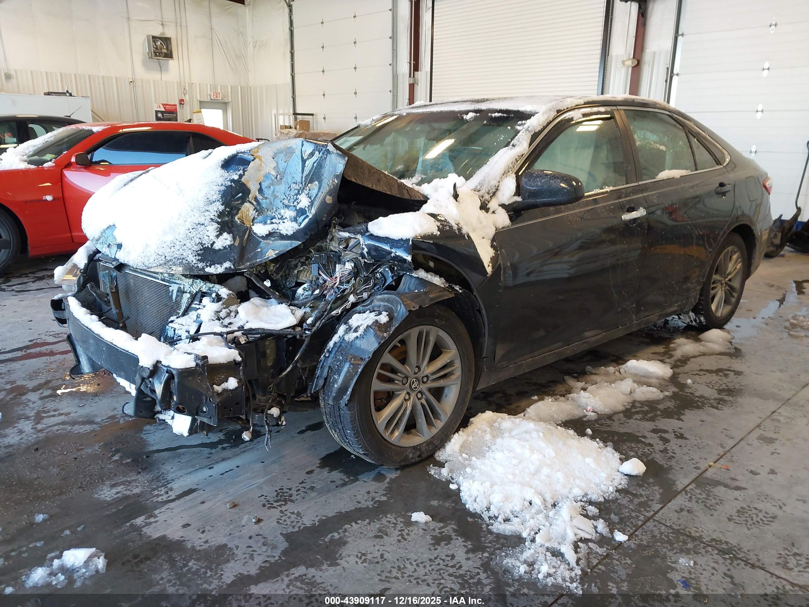 TOYOTA CAMRY image 2