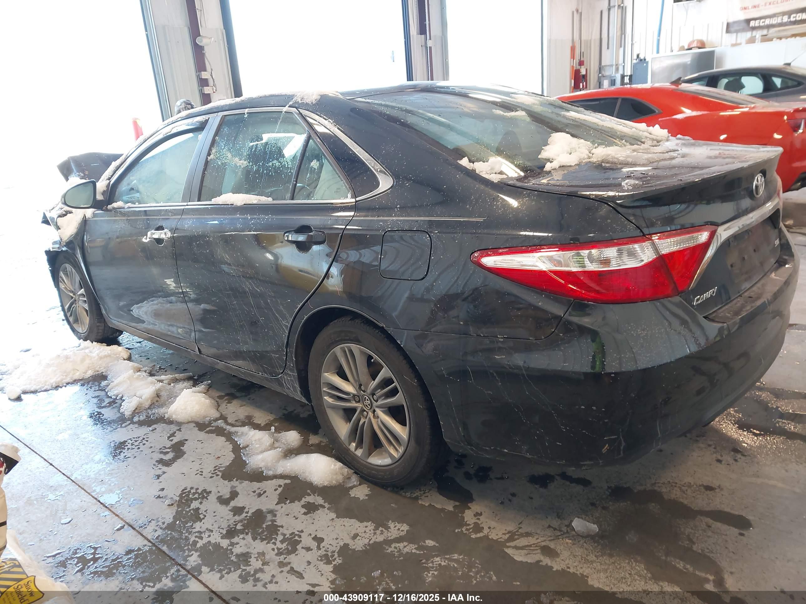 TOYOTA CAMRY image 3