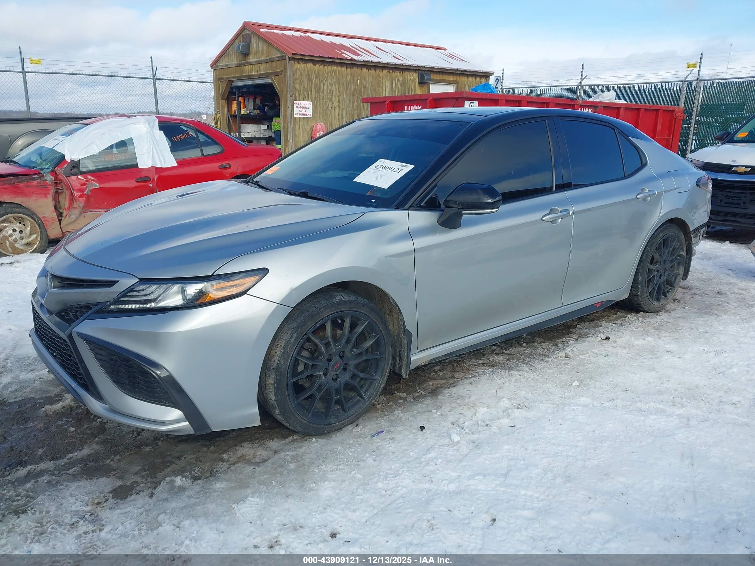 TOYOTA CAMRY image 2