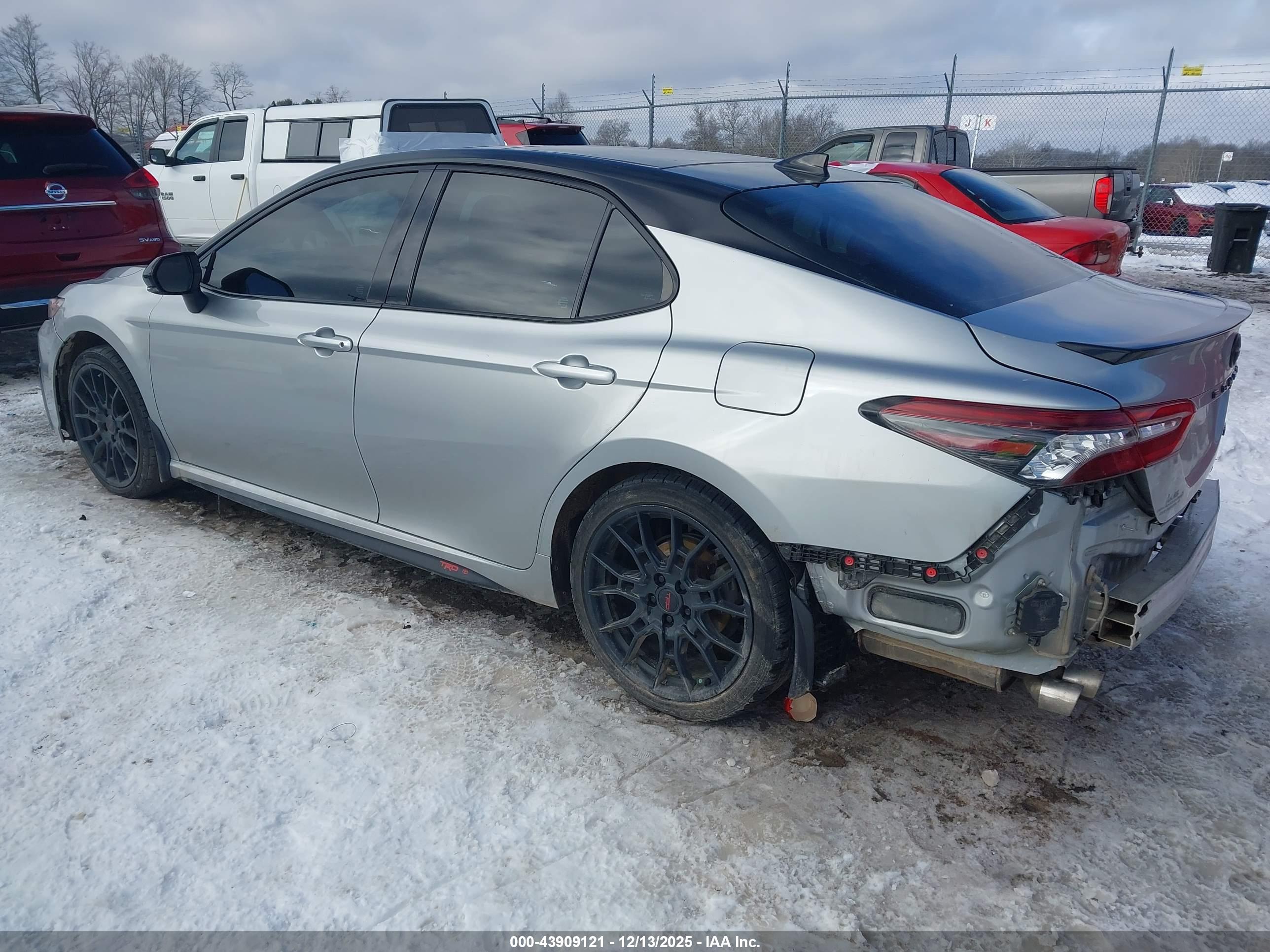 TOYOTA CAMRY image 3