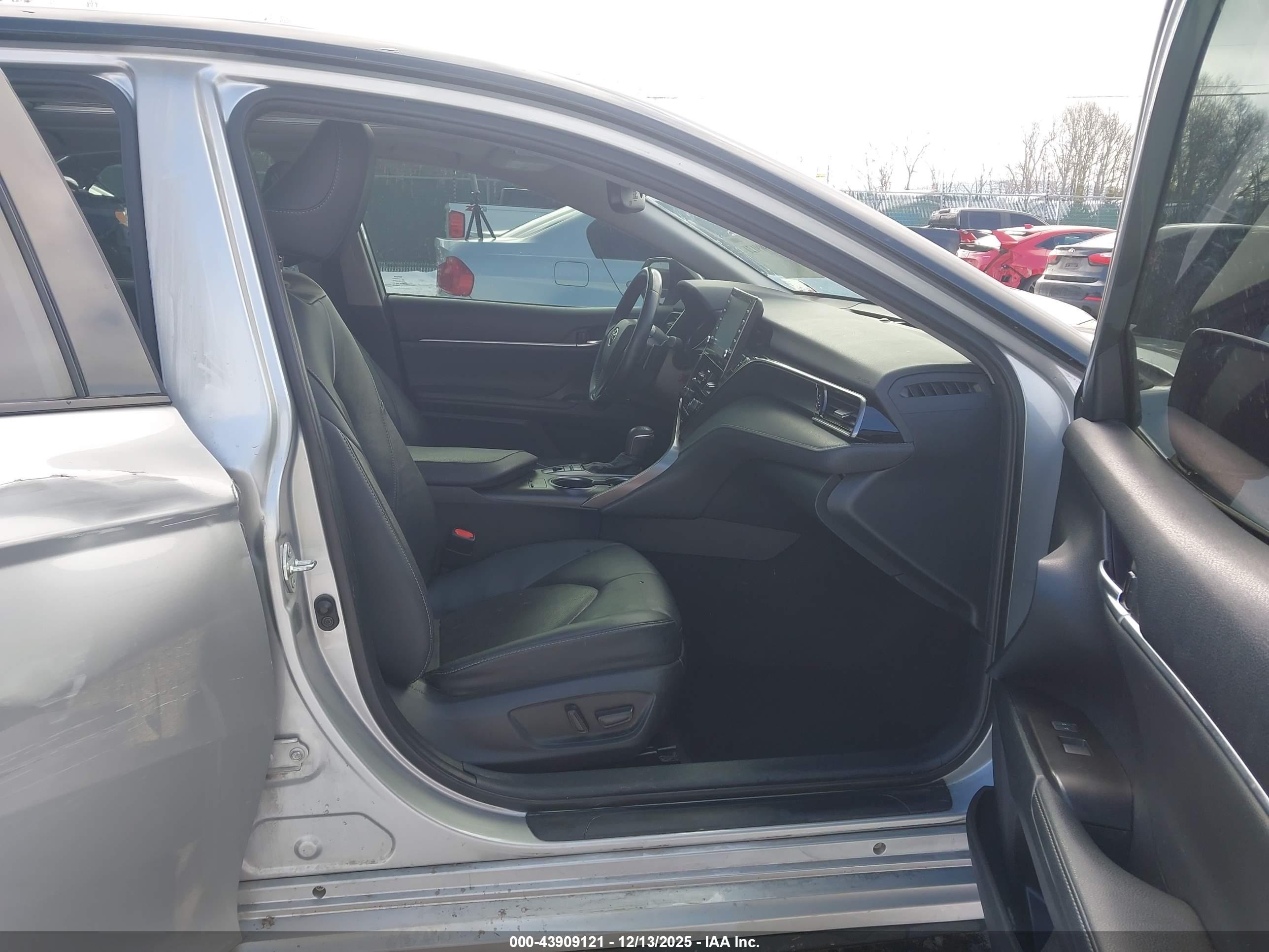 TOYOTA CAMRY image 5
