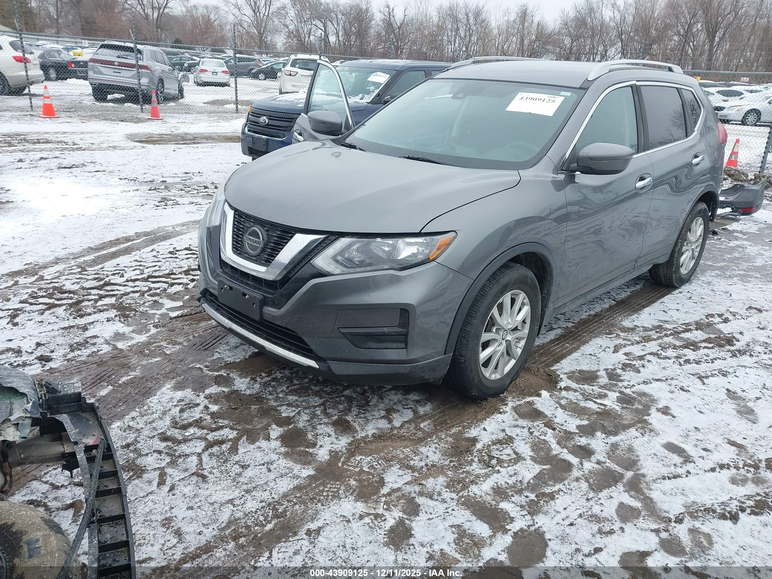 NISSAN ROGUE image 2
