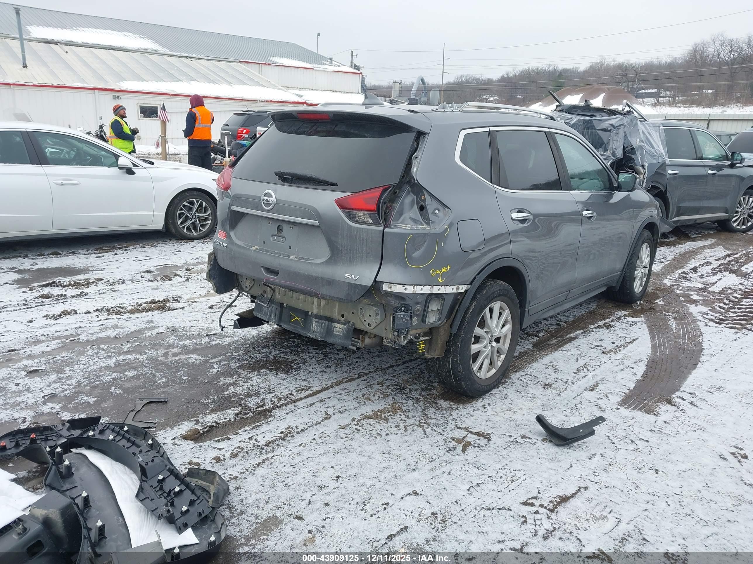 NISSAN ROGUE image 4