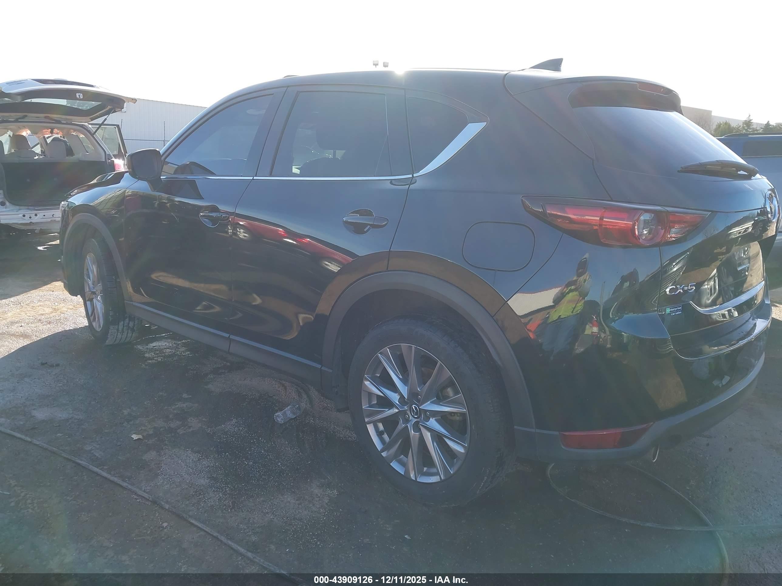 MAZDA CX-5 image 3