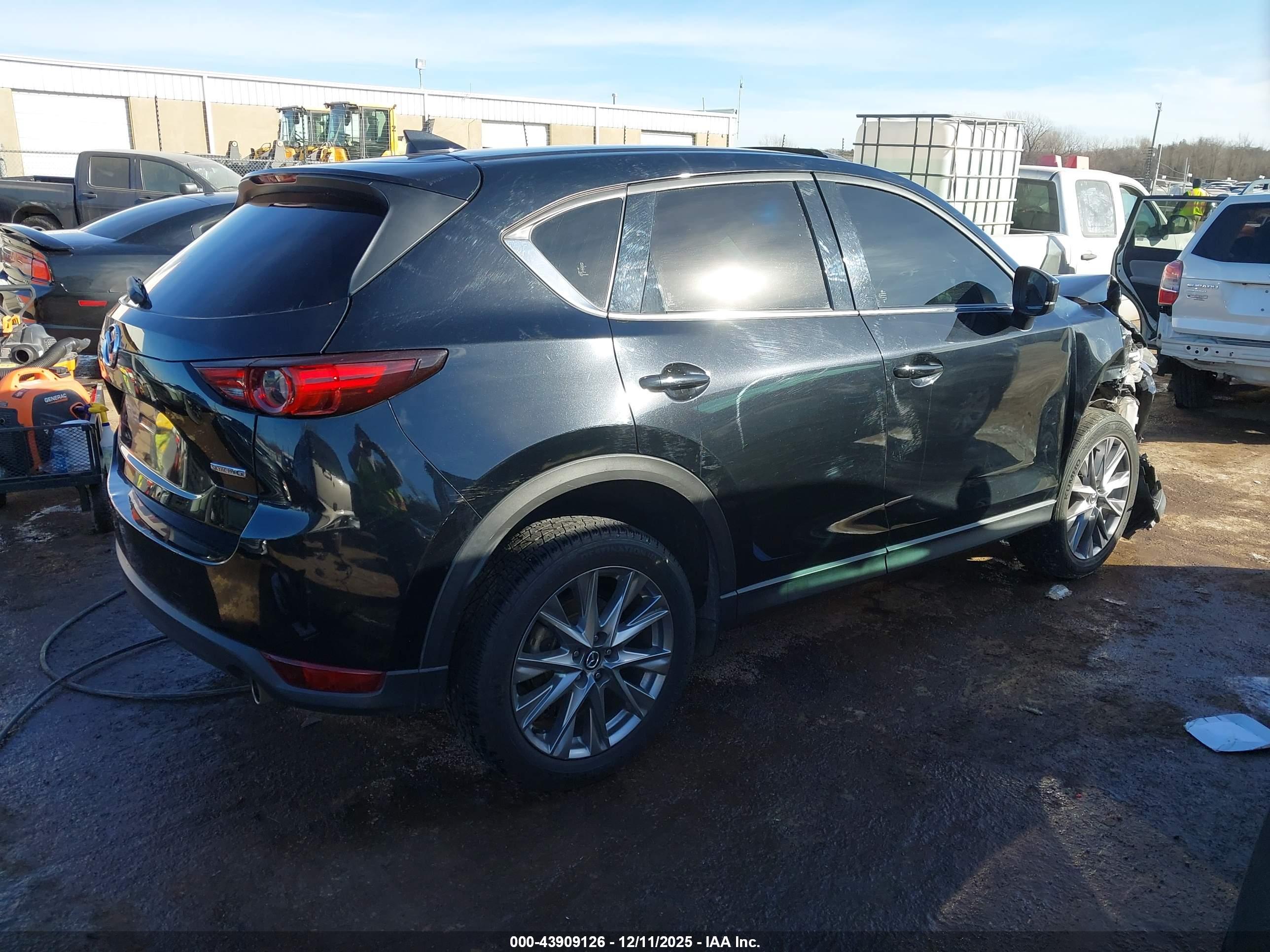 MAZDA CX-5 image 4