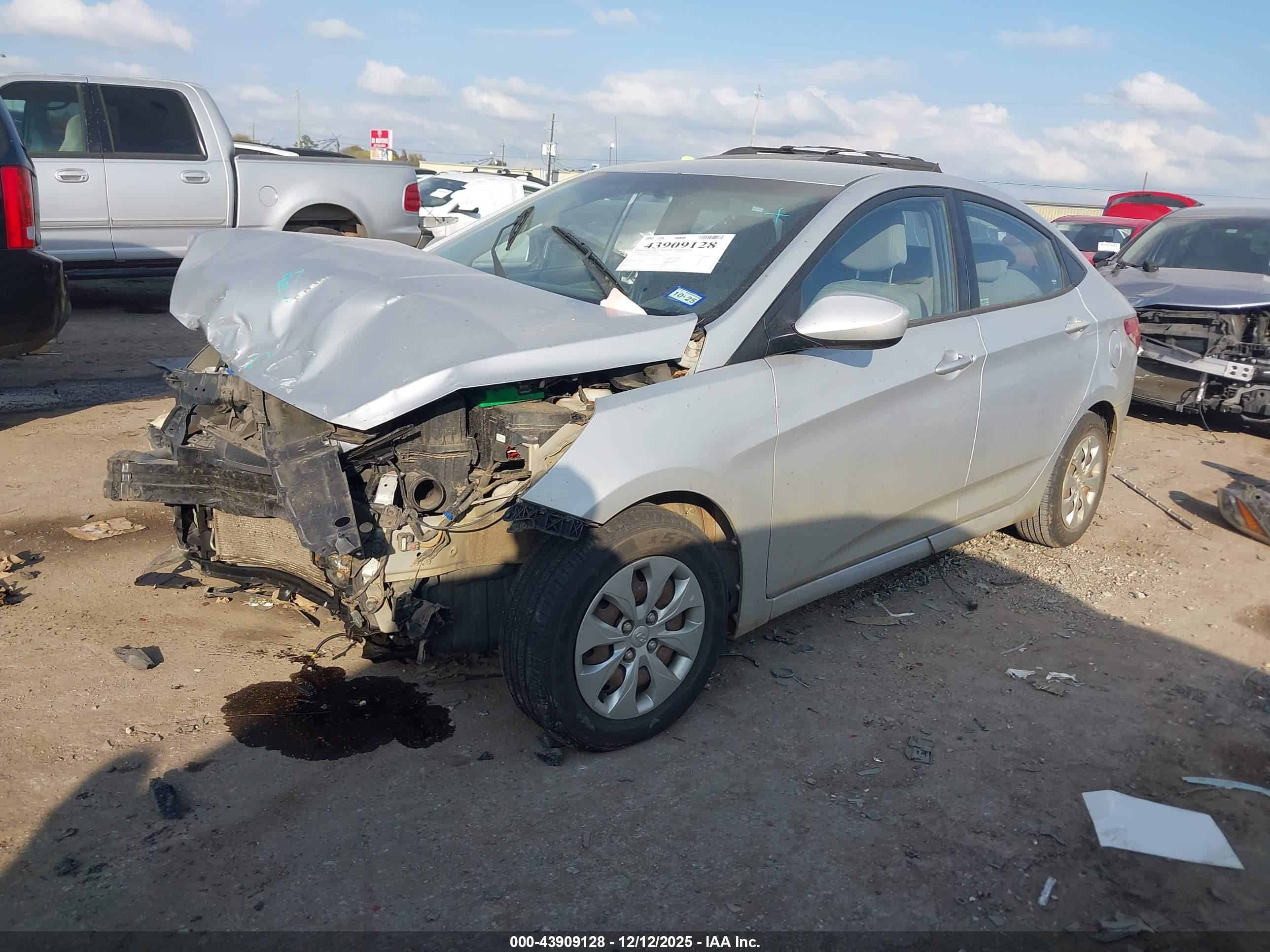 HYUNDAI ACCENT image 2