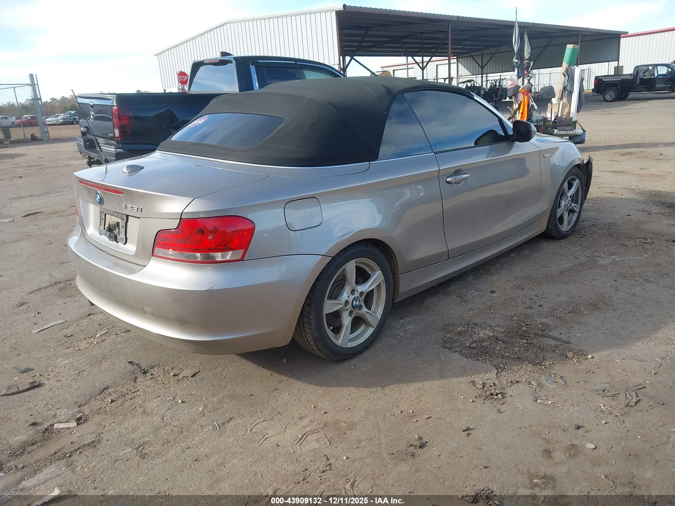 BMW 128I image 4