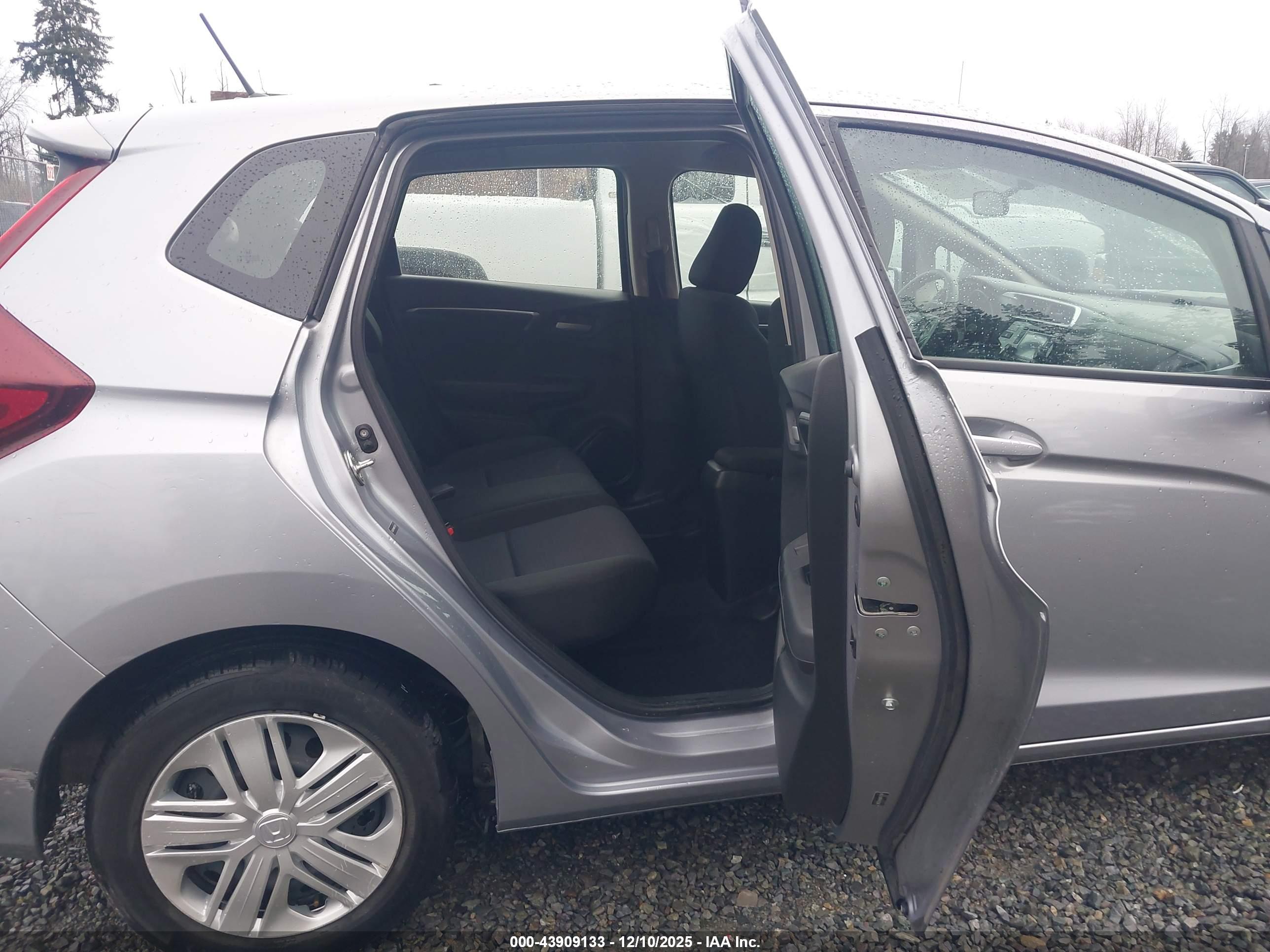 HONDA FIT image 8