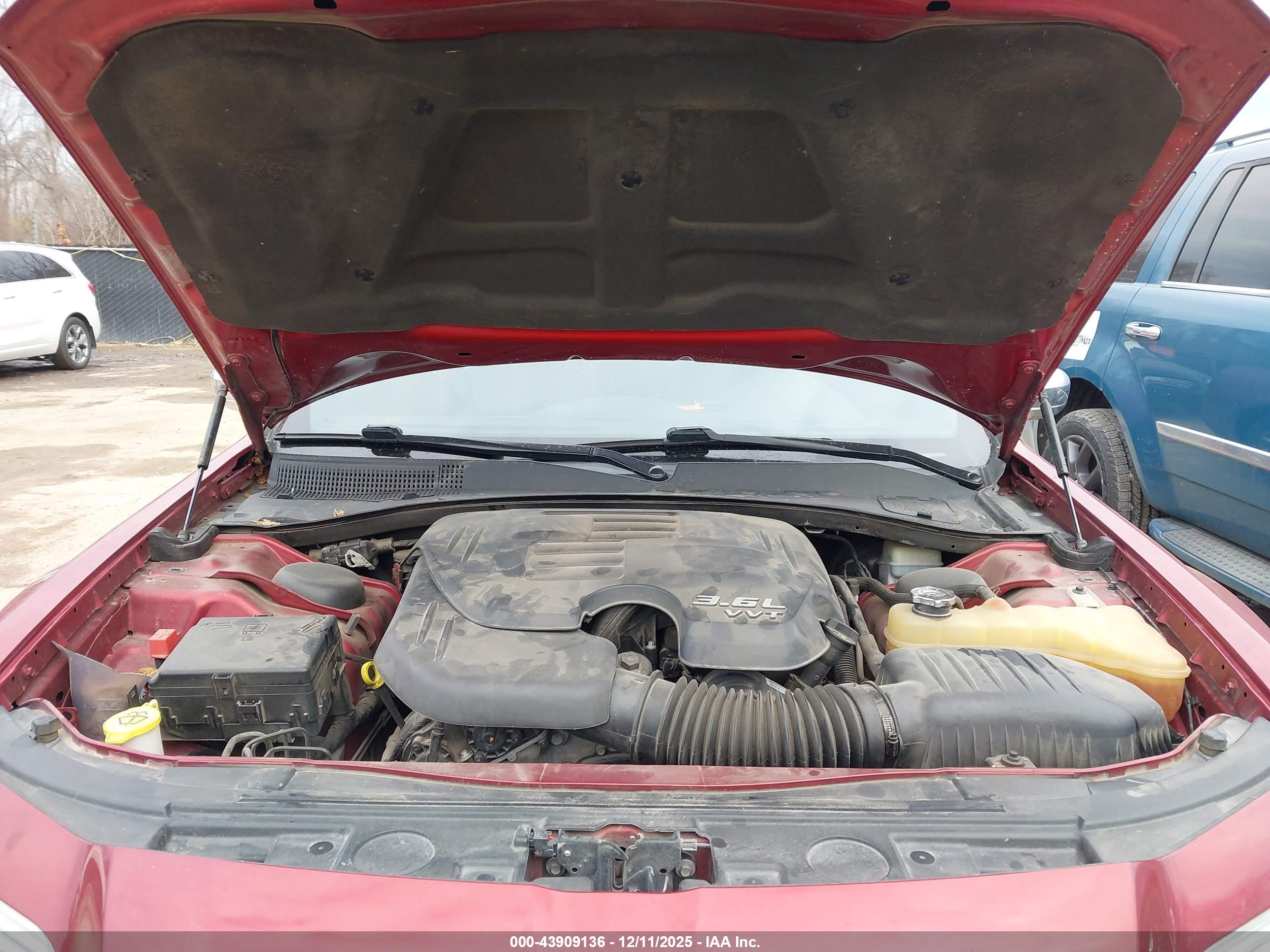 CHRYSLER 300 image 10