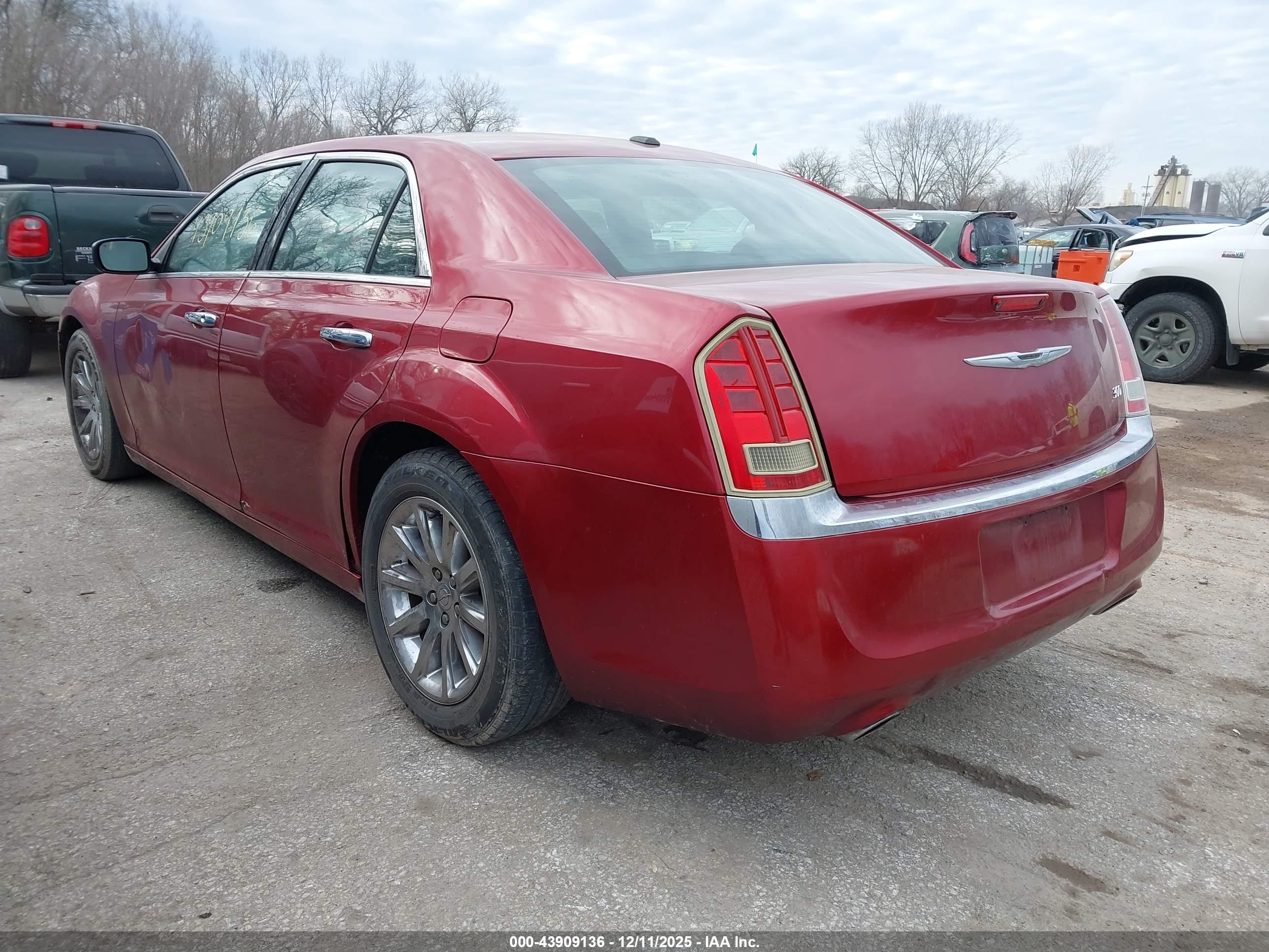 CHRYSLER 300 image 3