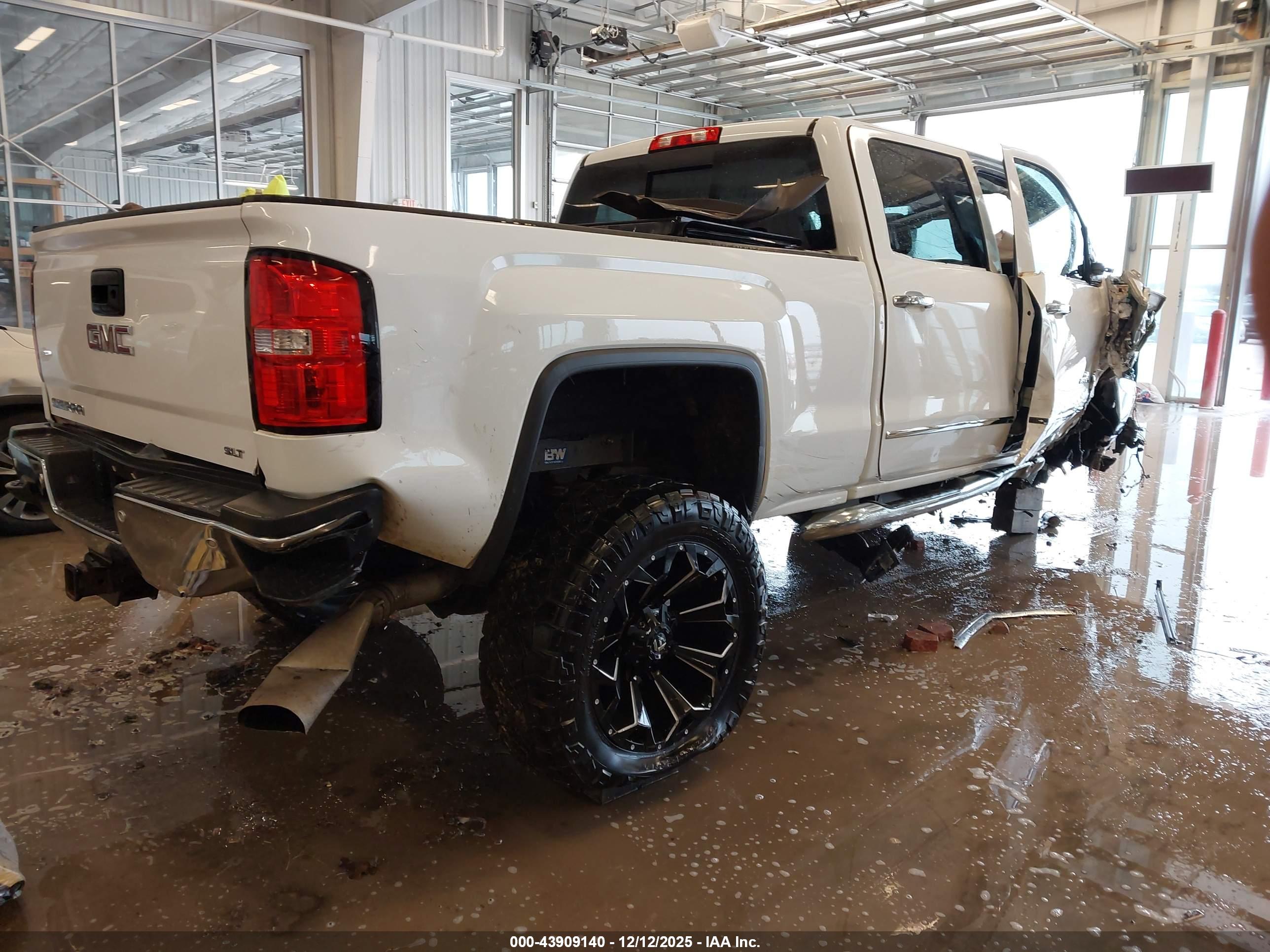 GMC SIERRA image 4