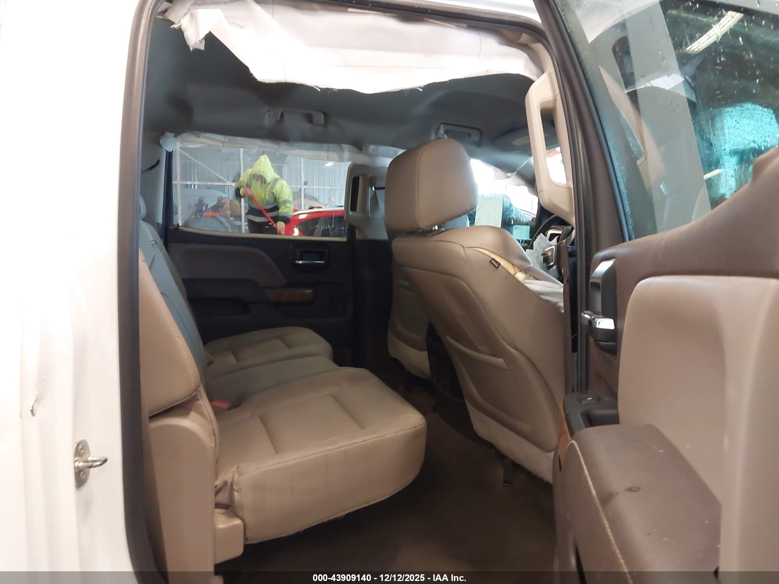 GMC SIERRA image 8