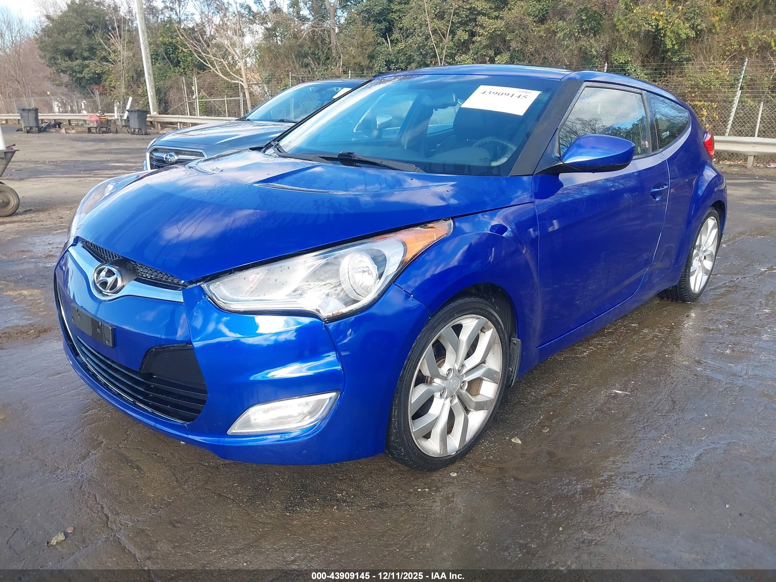 HYUNDAI VELOSTER image 2