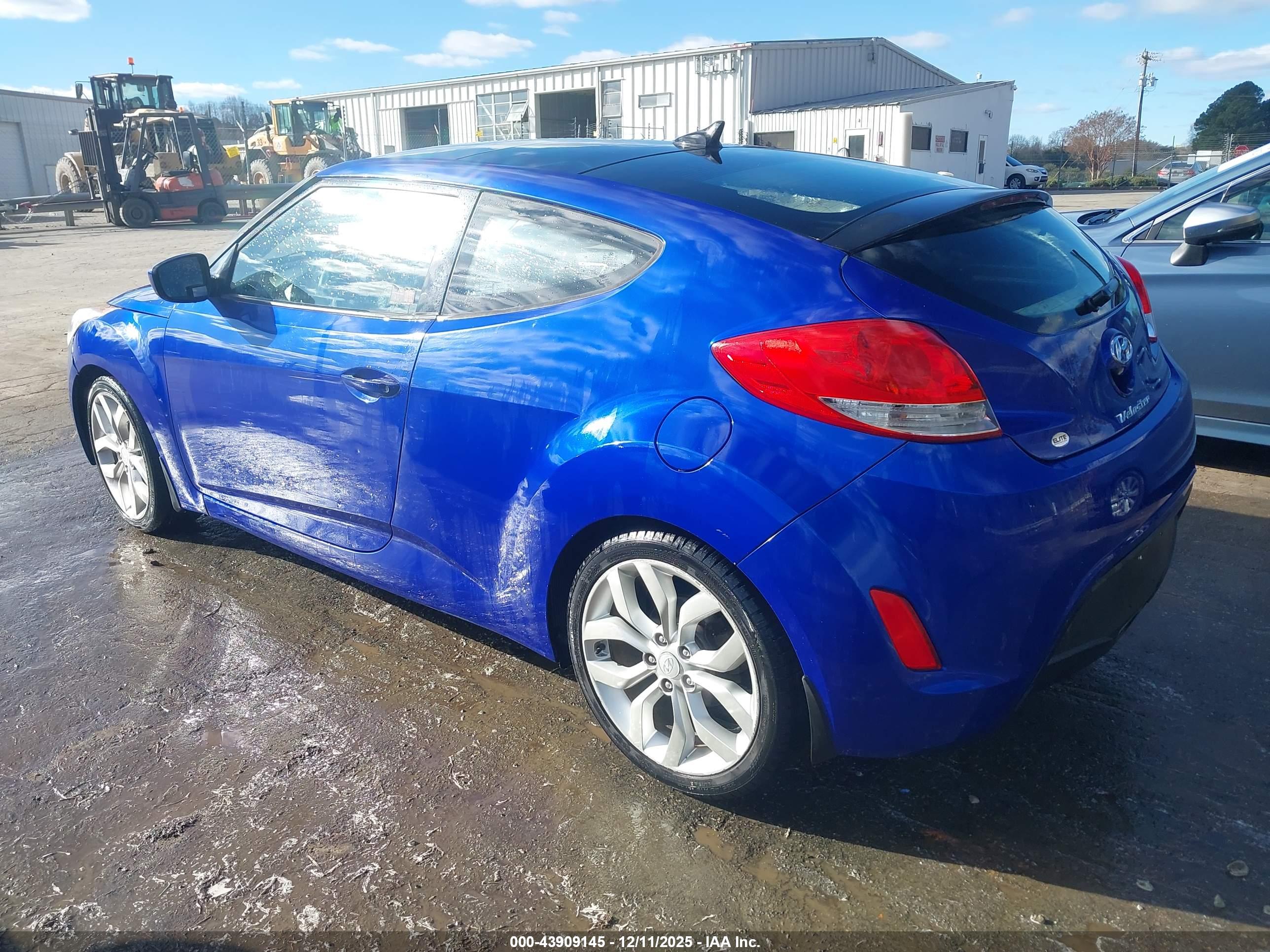 HYUNDAI VELOSTER image 3