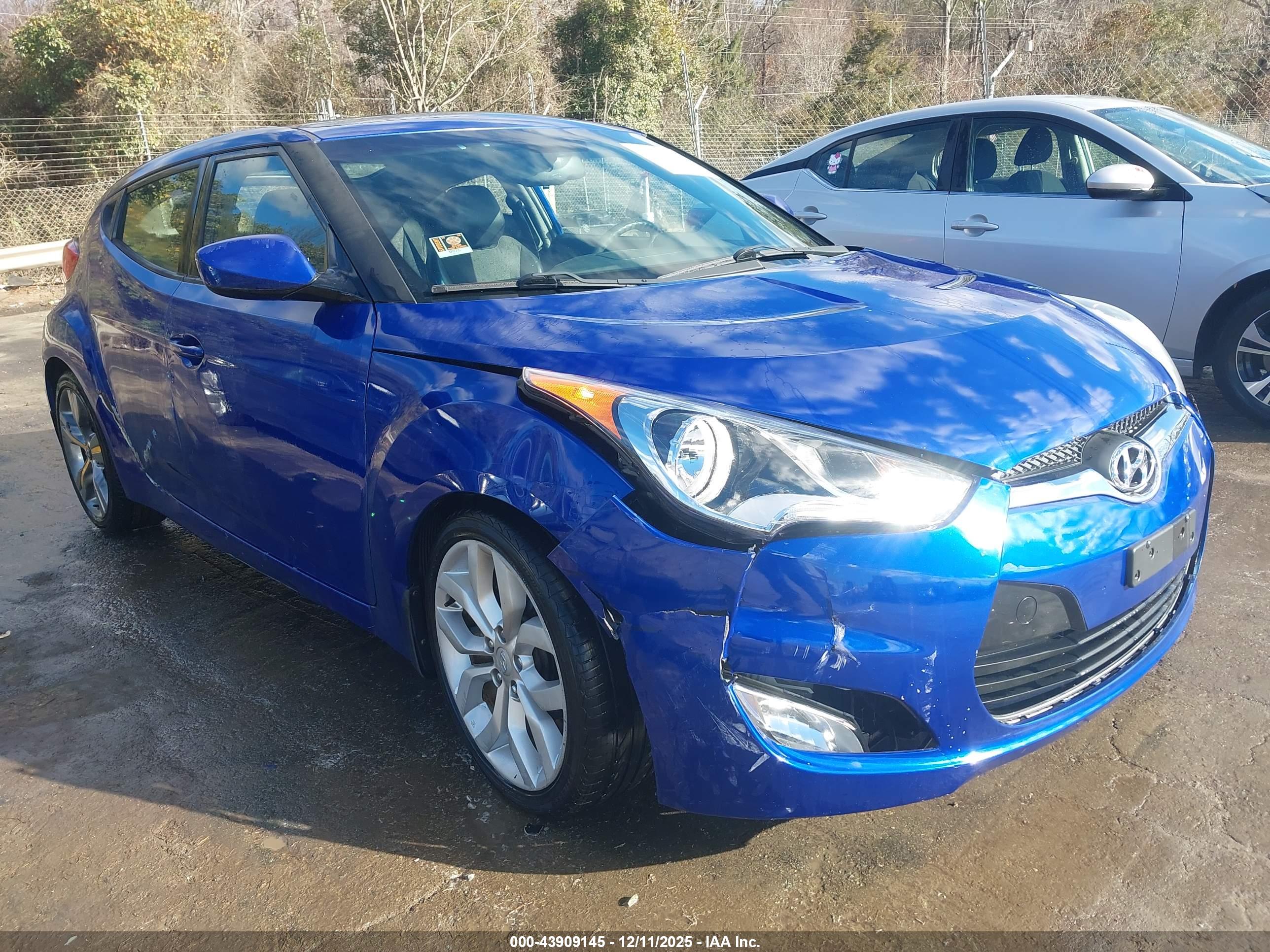 HYUNDAI VELOSTER image 6