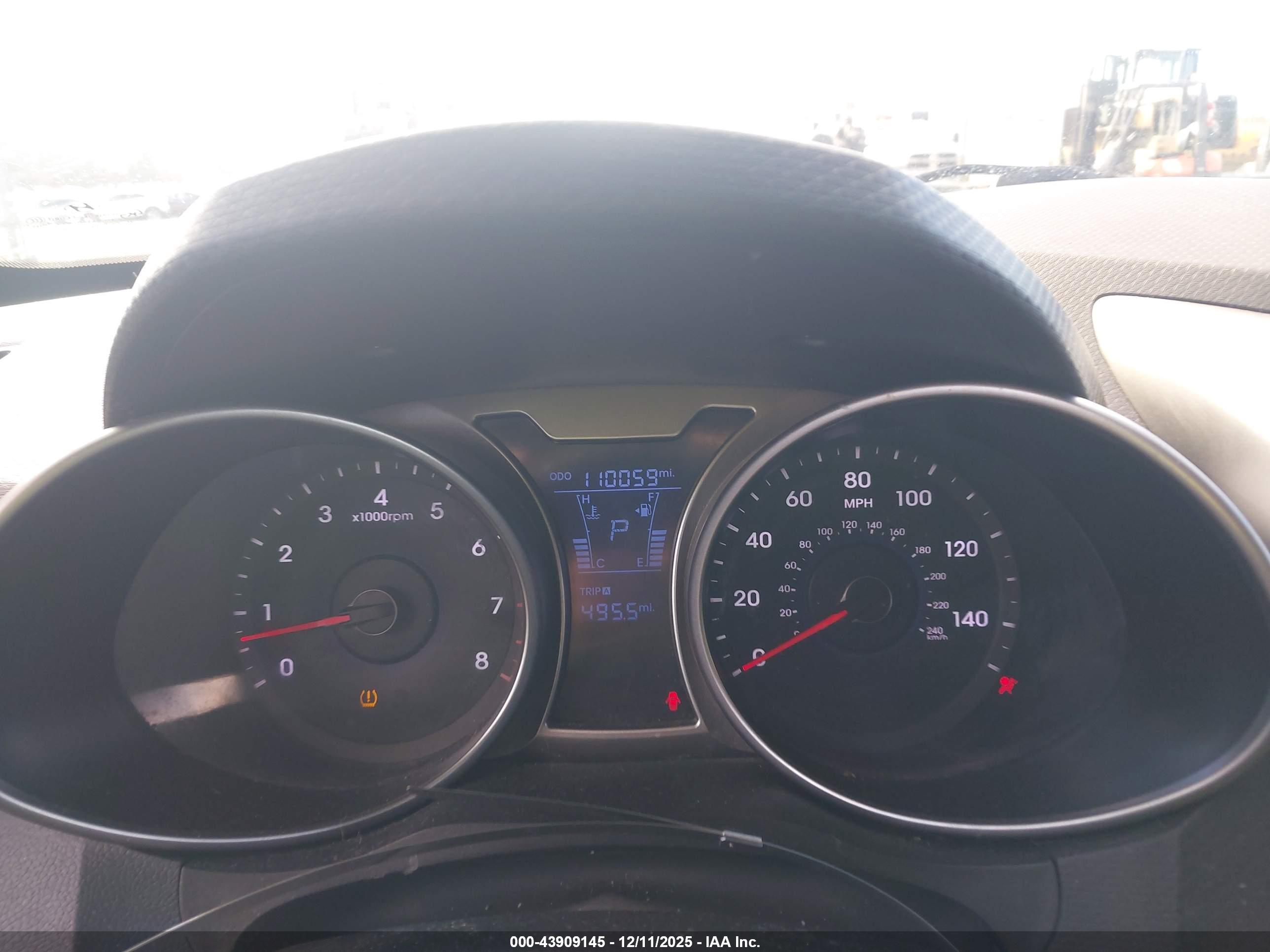HYUNDAI VELOSTER image 7