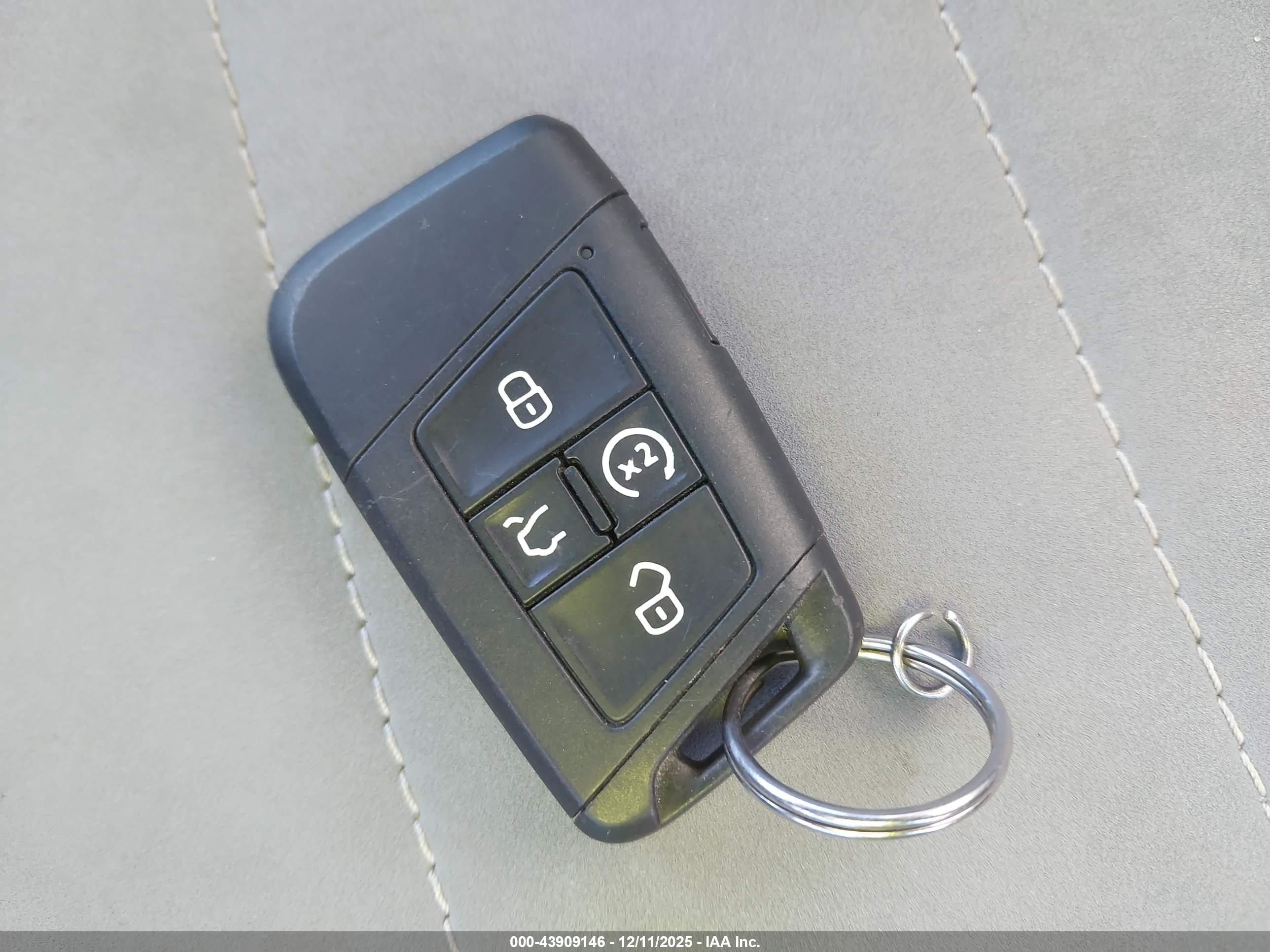 VOLKSWAGEN TAOS image 11