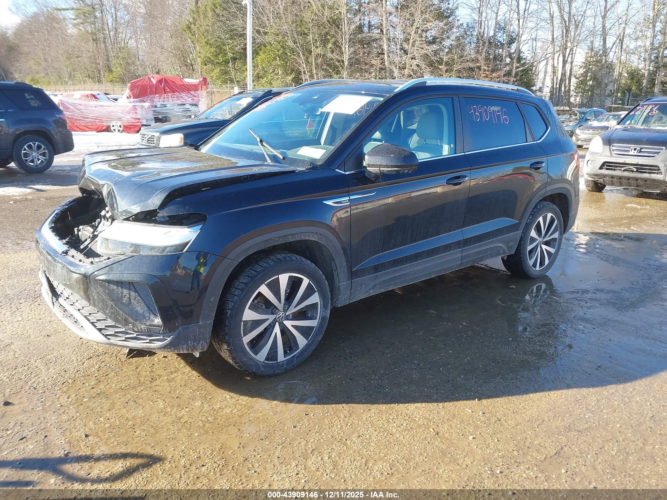 VOLKSWAGEN TAOS image 2
