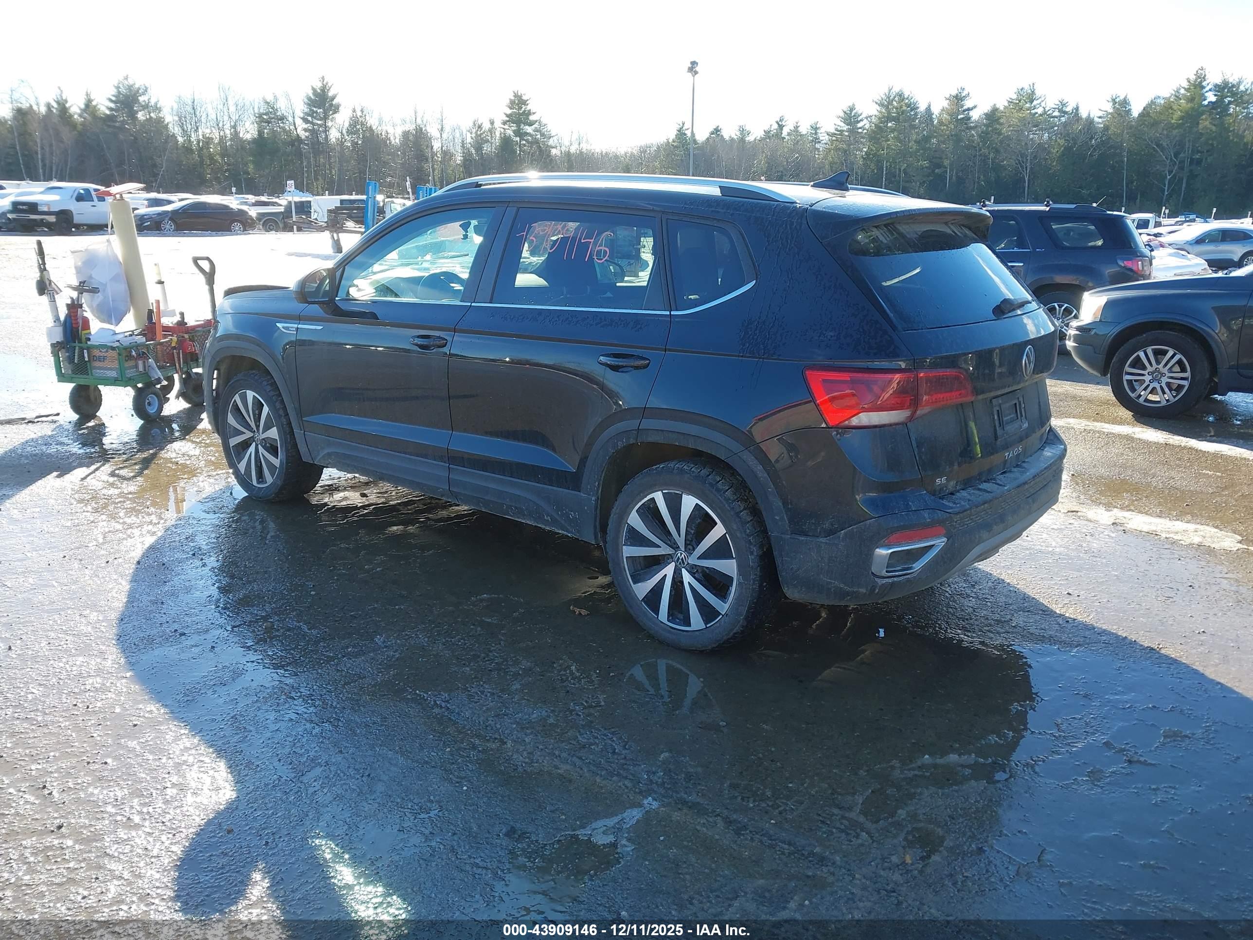 VOLKSWAGEN TAOS image 3