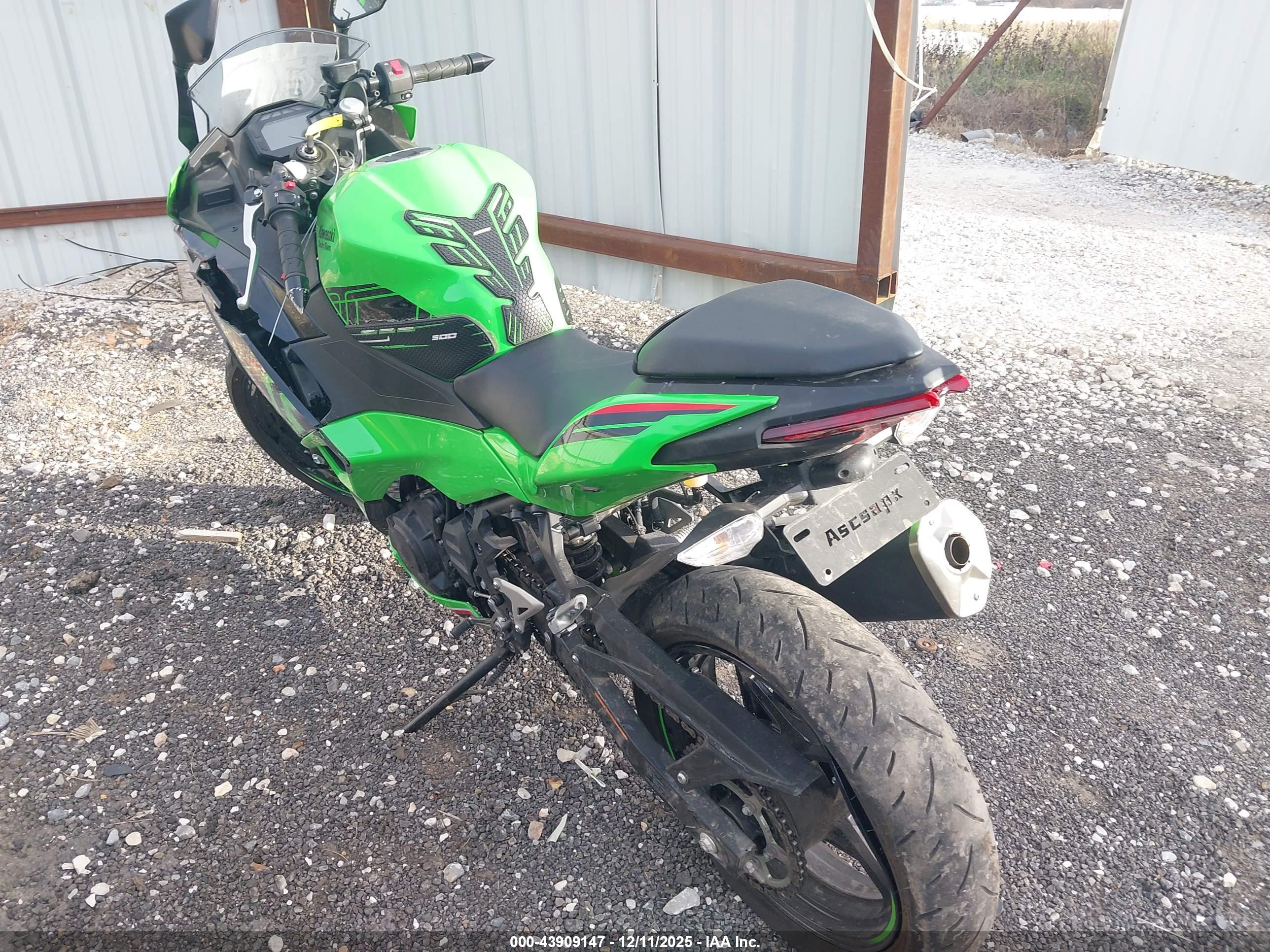 KAWASAKI EX500 image 3
