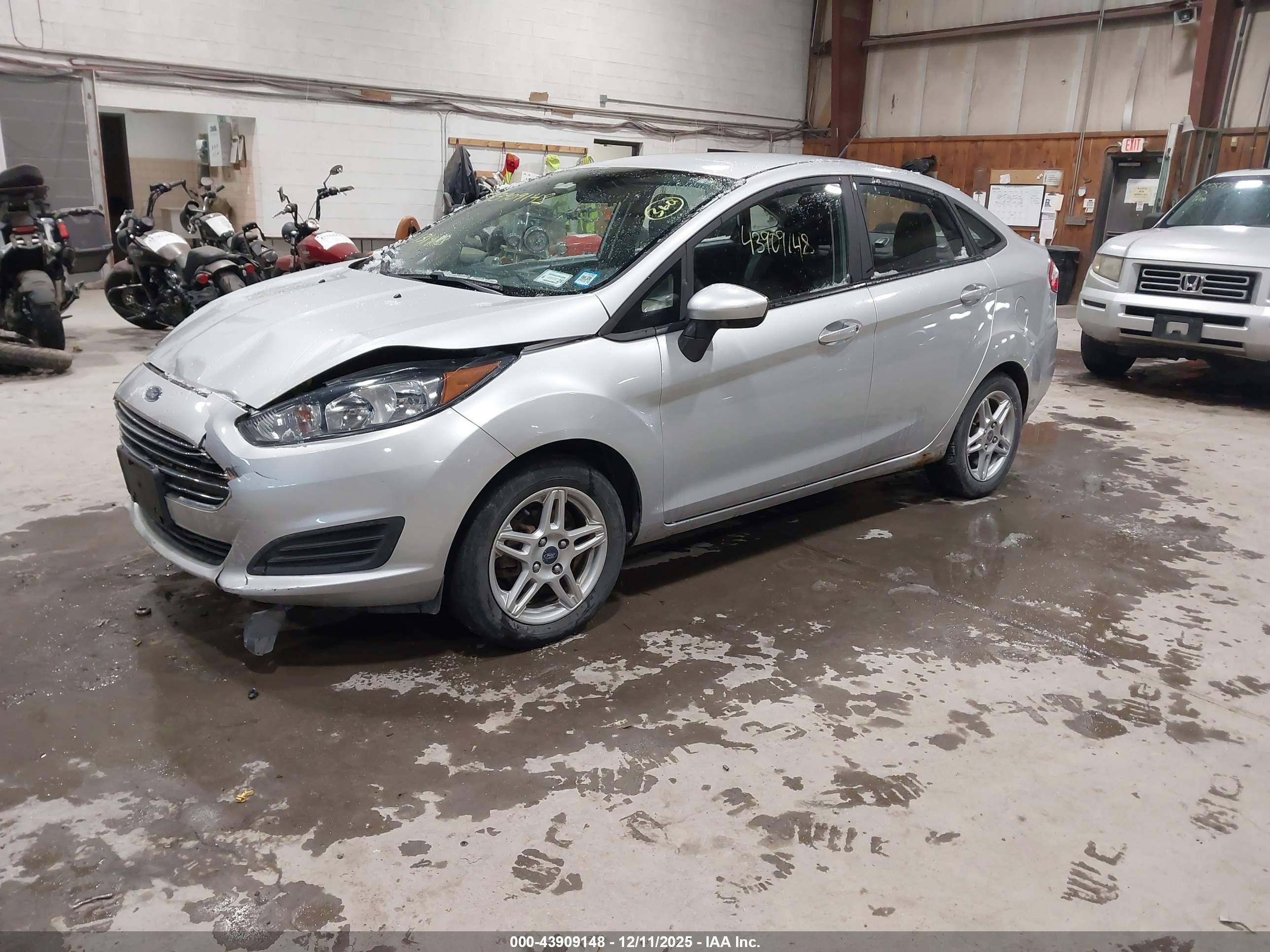 FORD FIESTA image 2