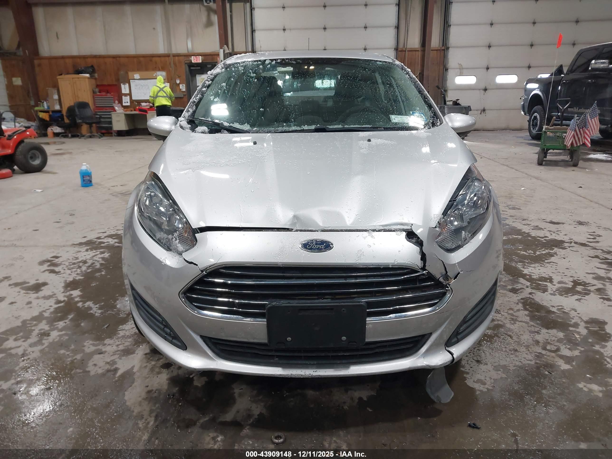 FORD FIESTA image 6